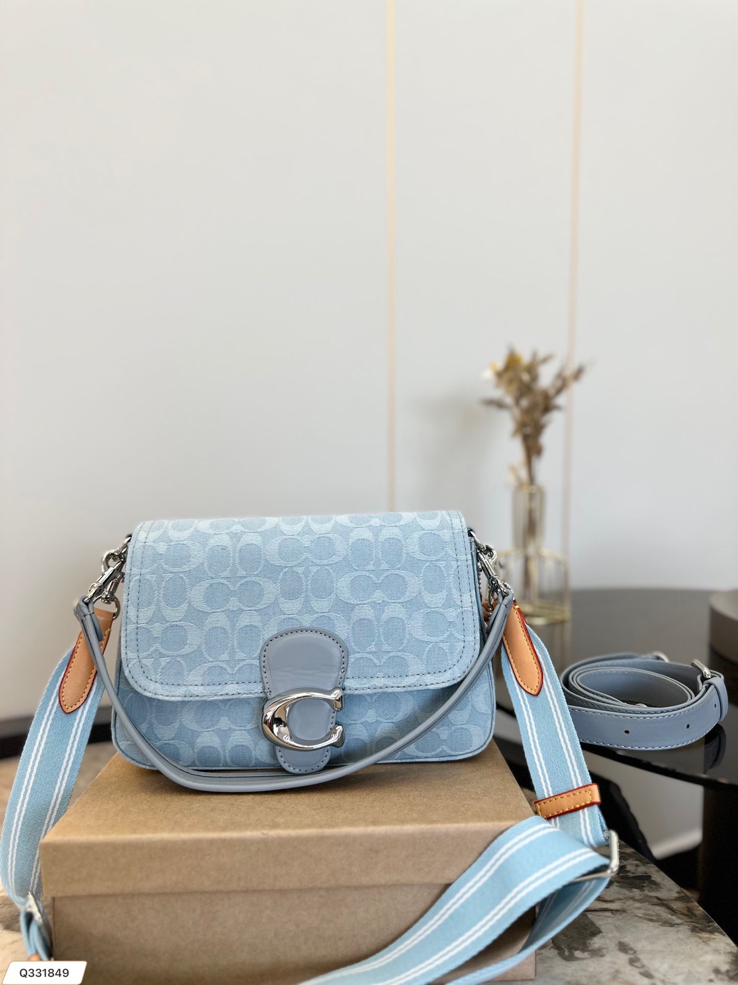 Co-BAG594