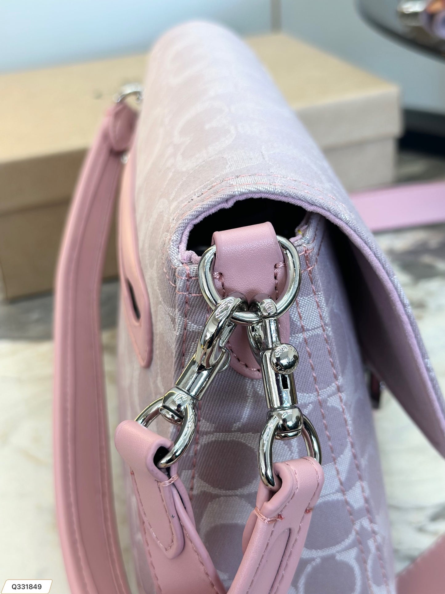 Co-BAG594