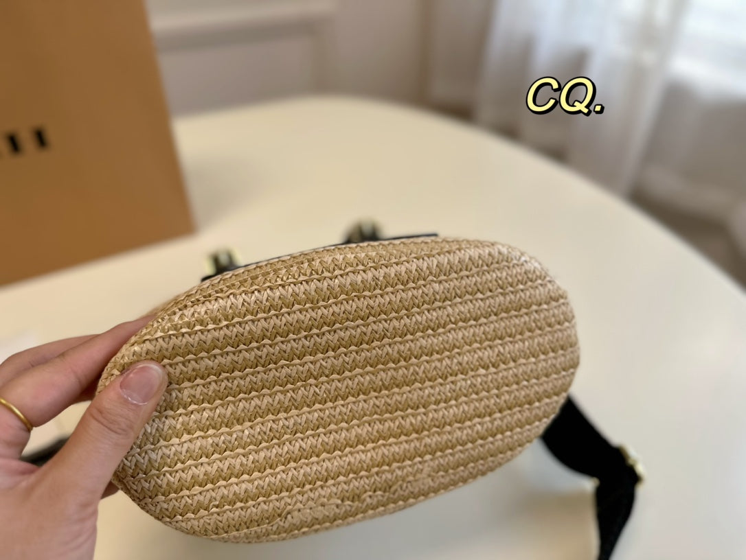Co-BAG82