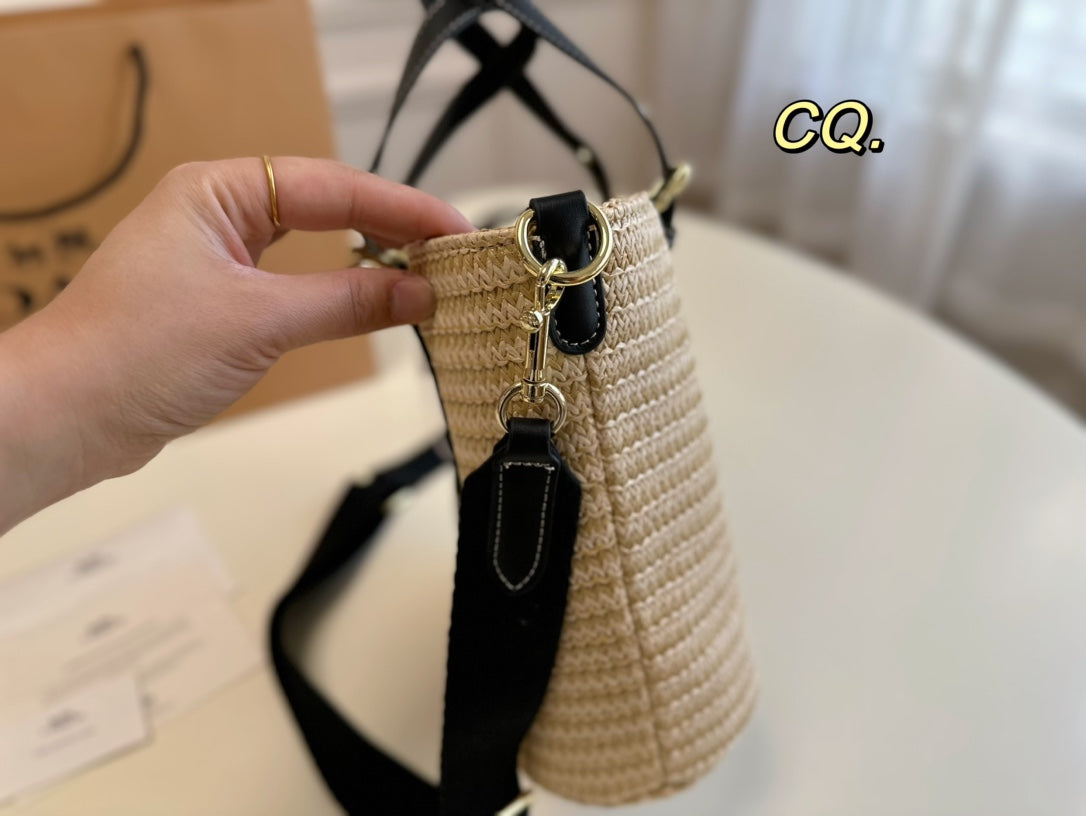 Co-BAG82