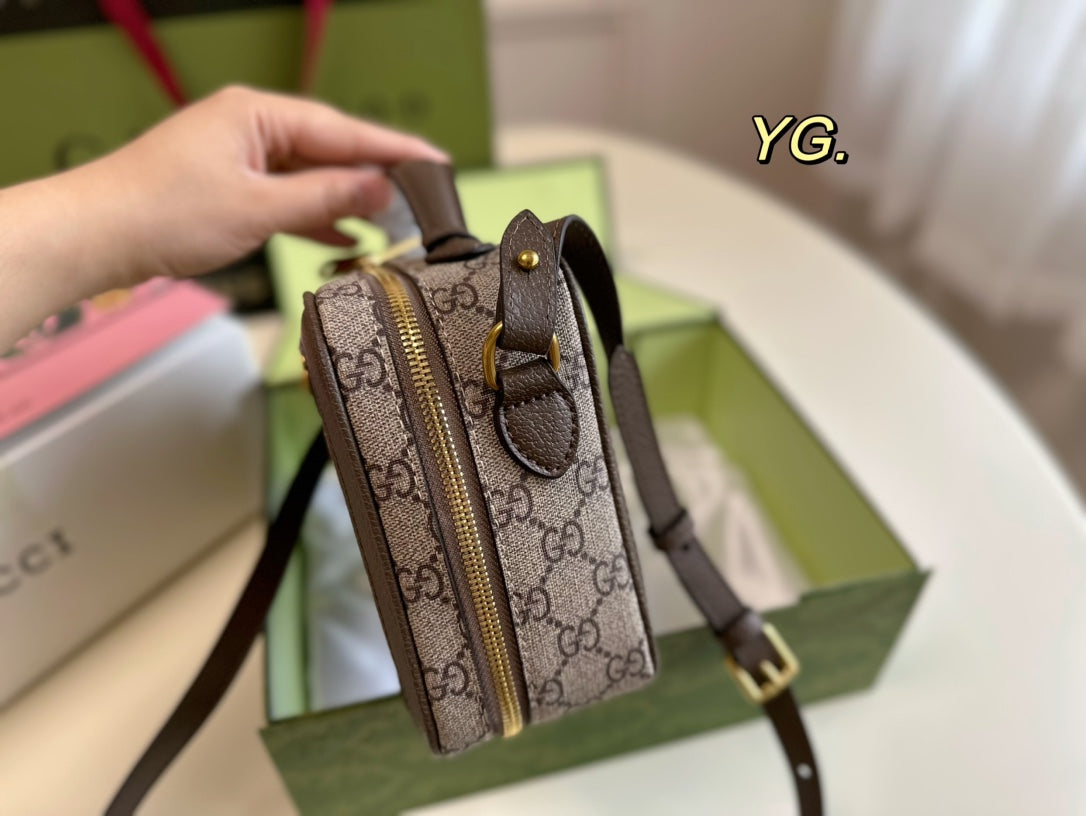 GUCCI BAG 737