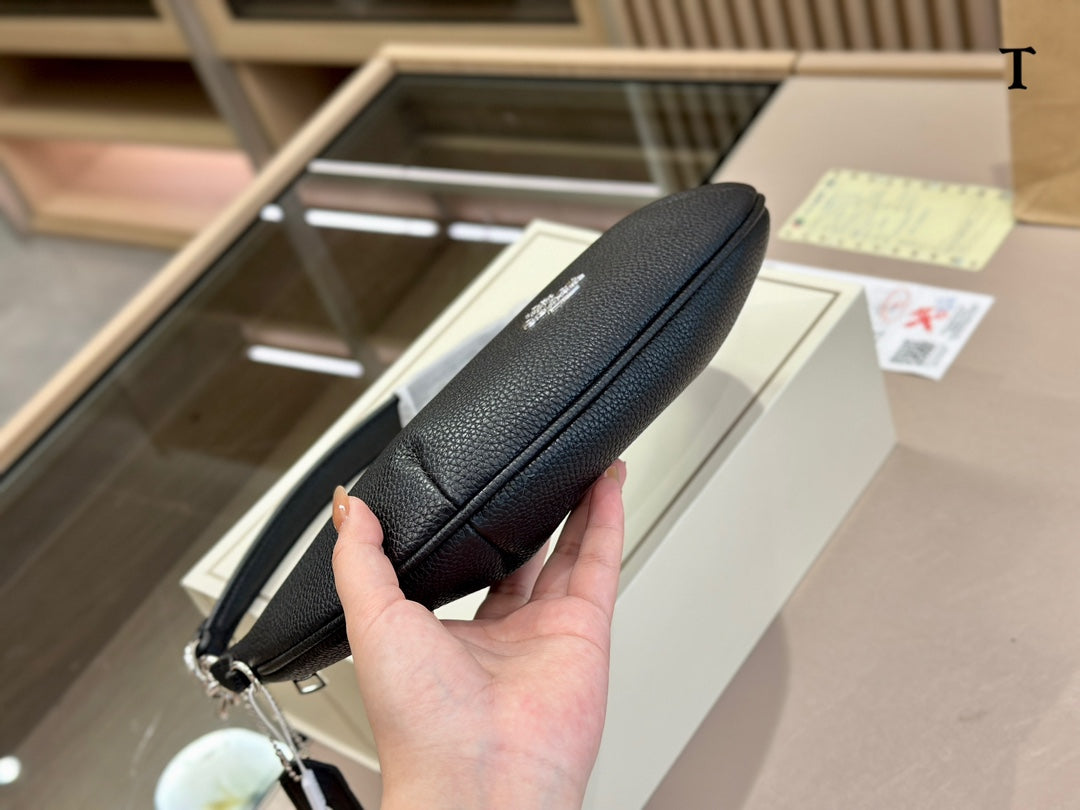 Co-BAG138