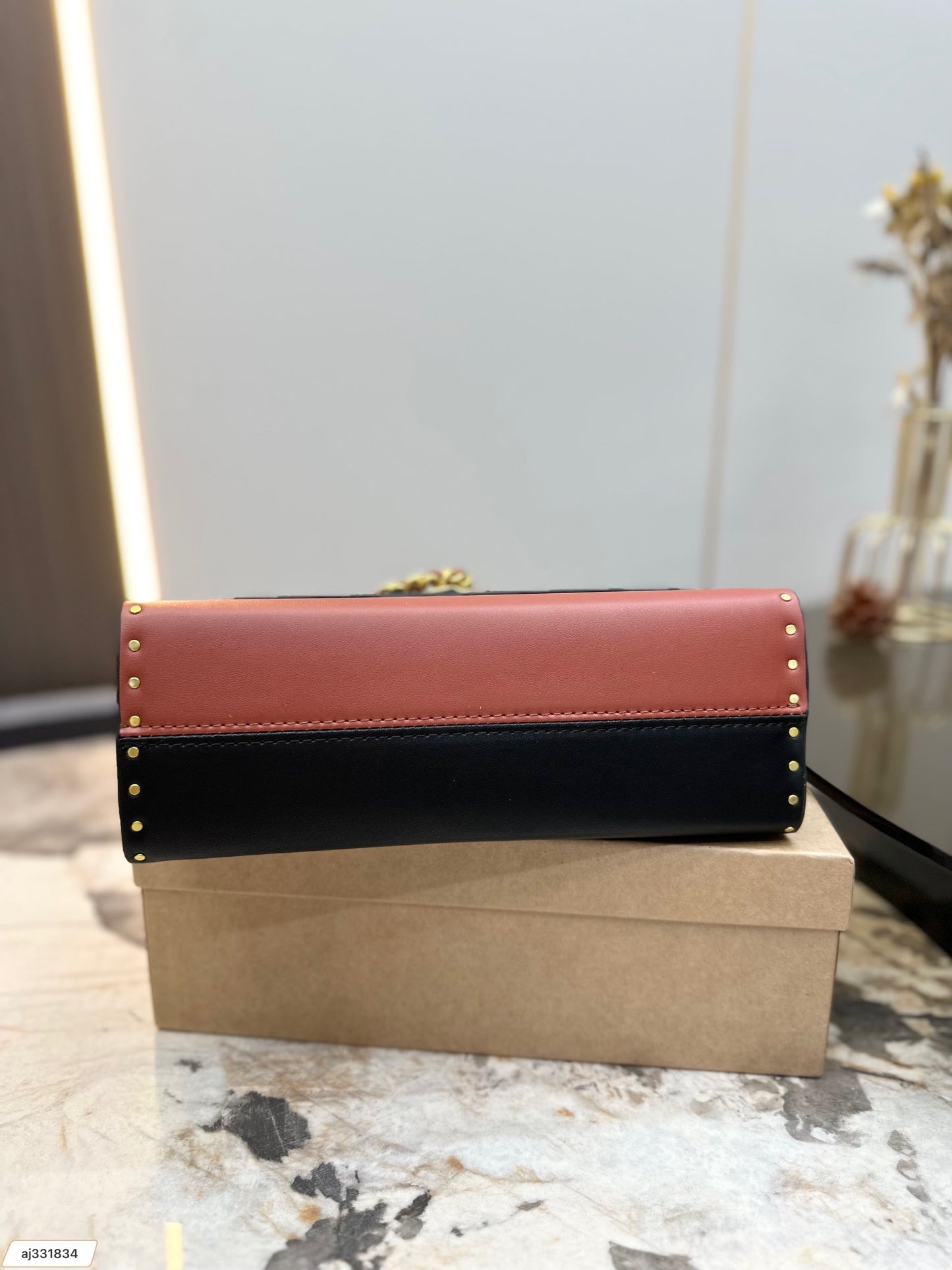 Co-BAG577