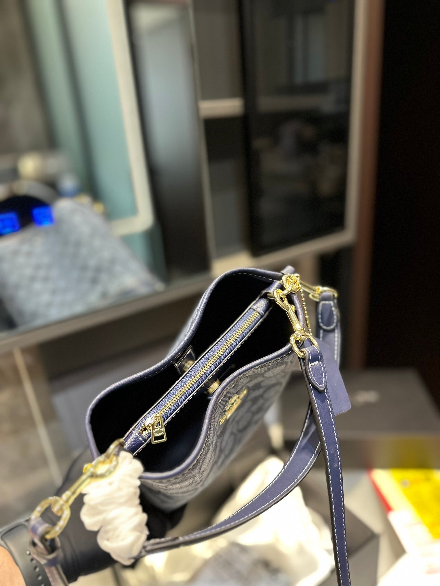 Co-BAG159