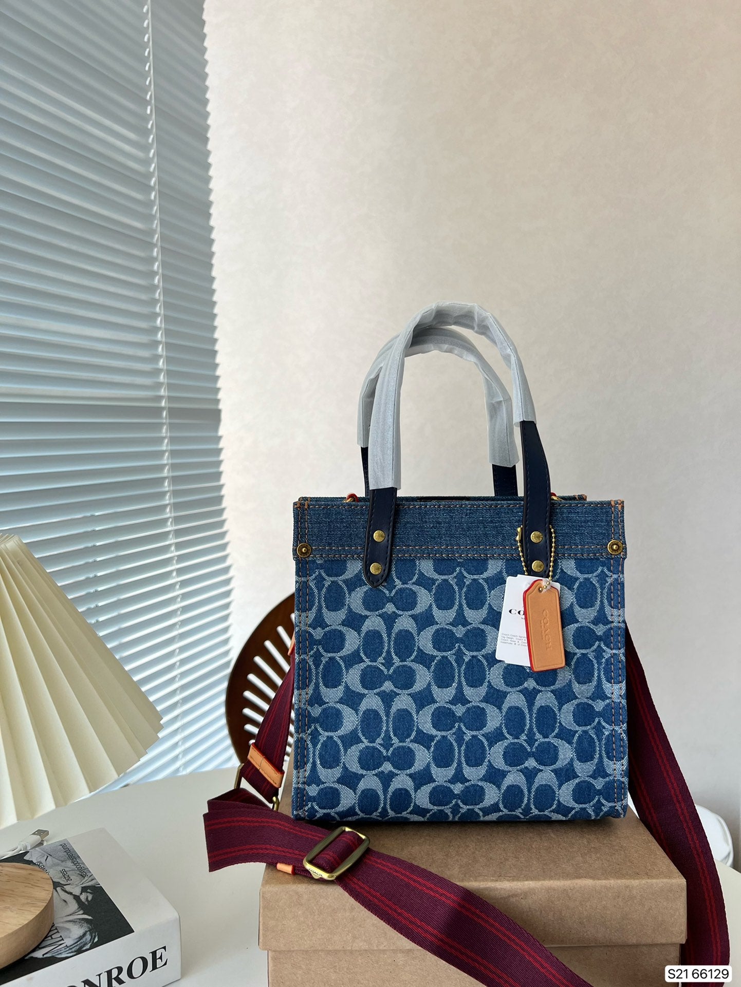 Co-BAG182
