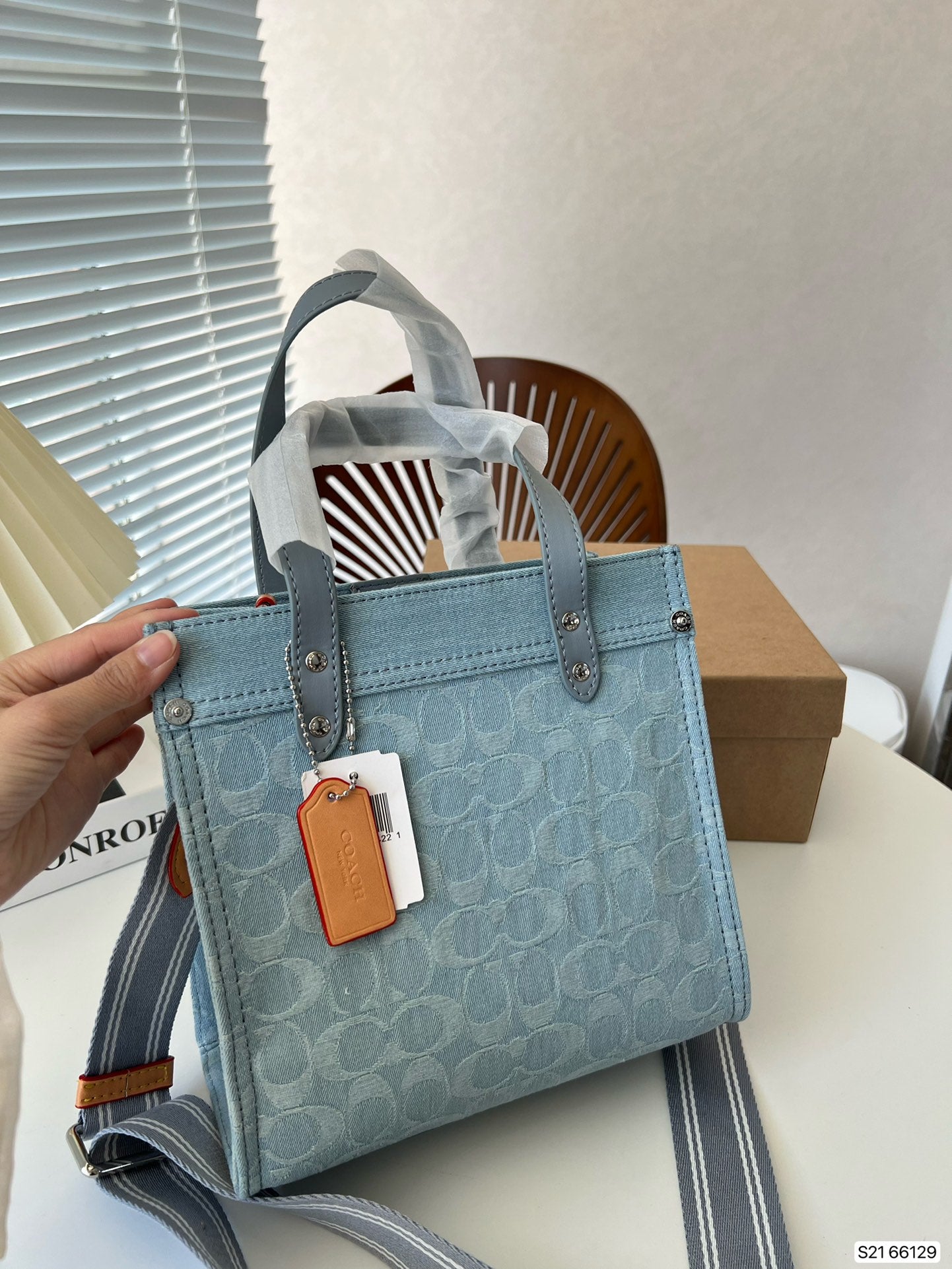 Co-BAG182