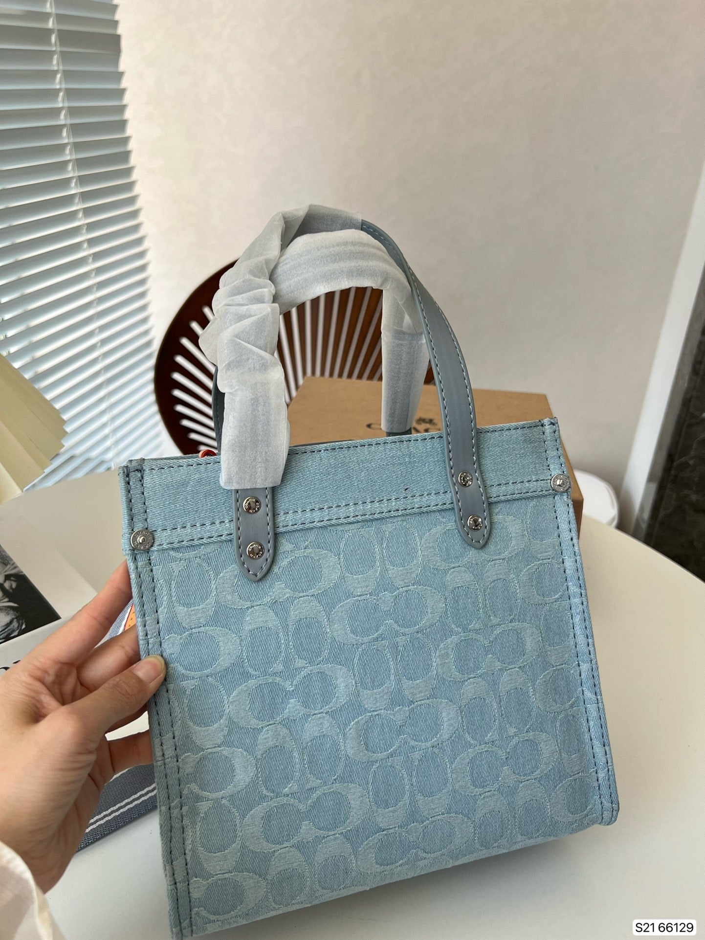 Co-BAG182