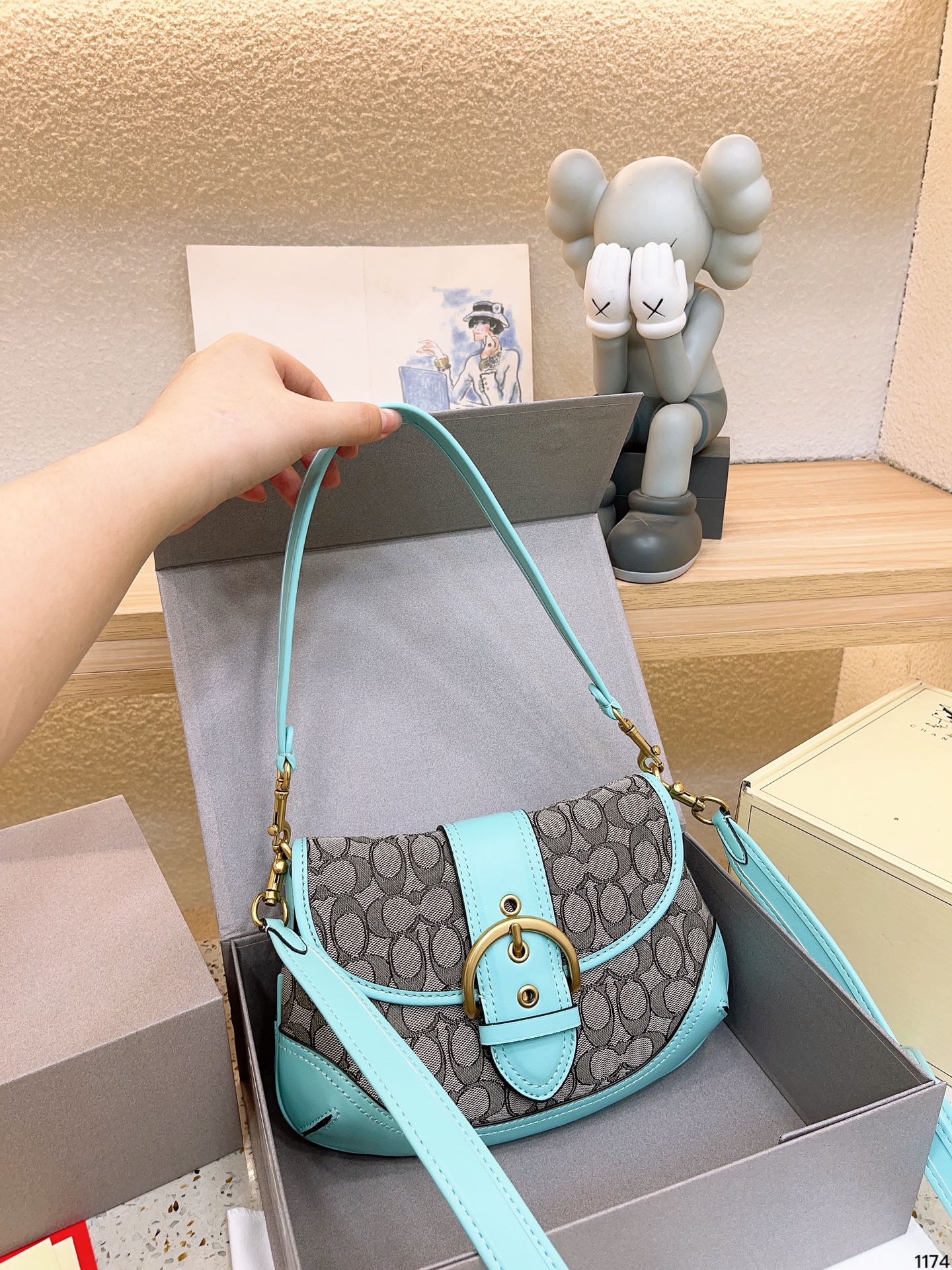 Co-BAG204