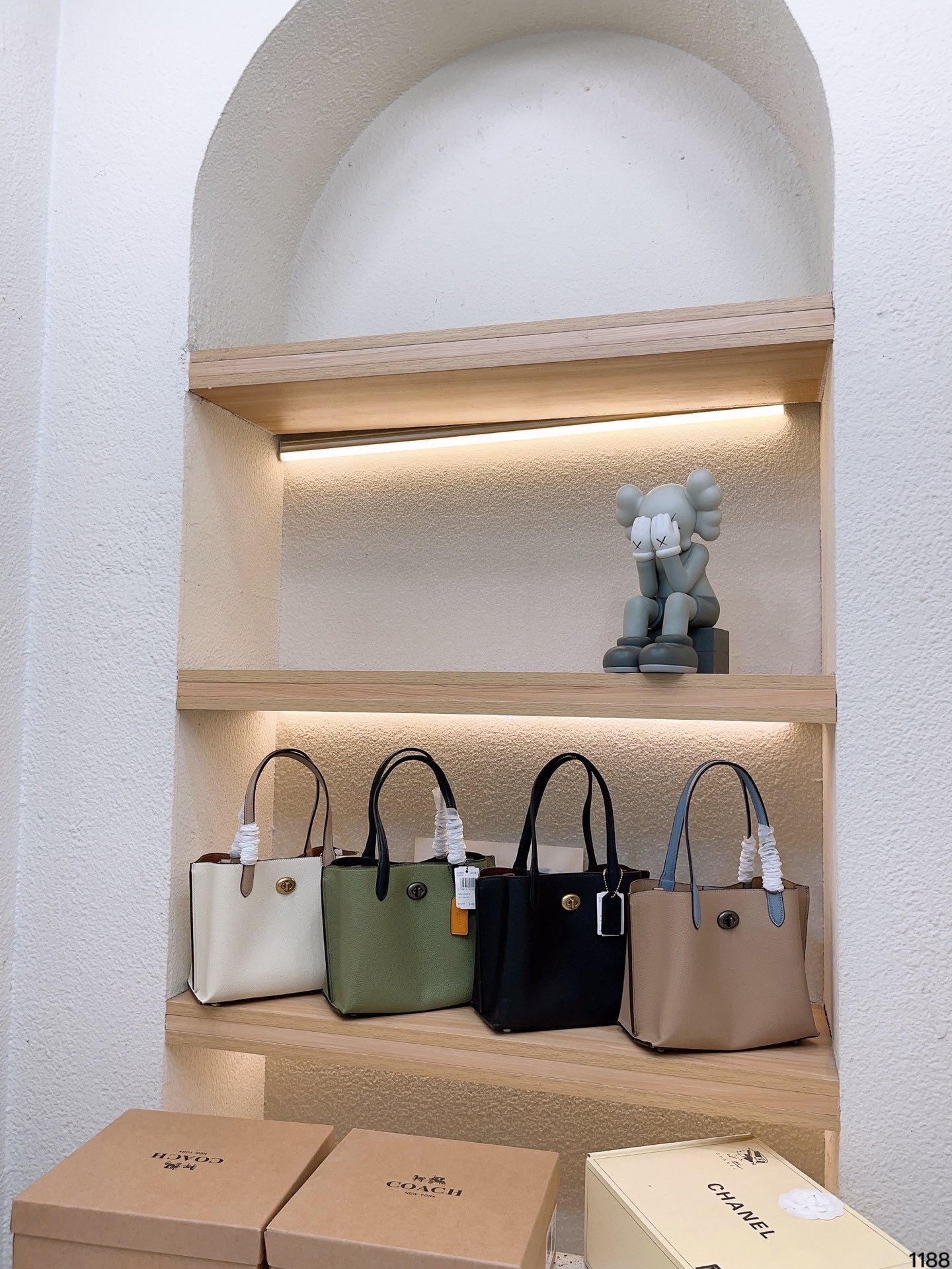Co-BAG205