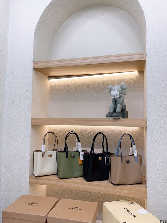 Co-BAG205