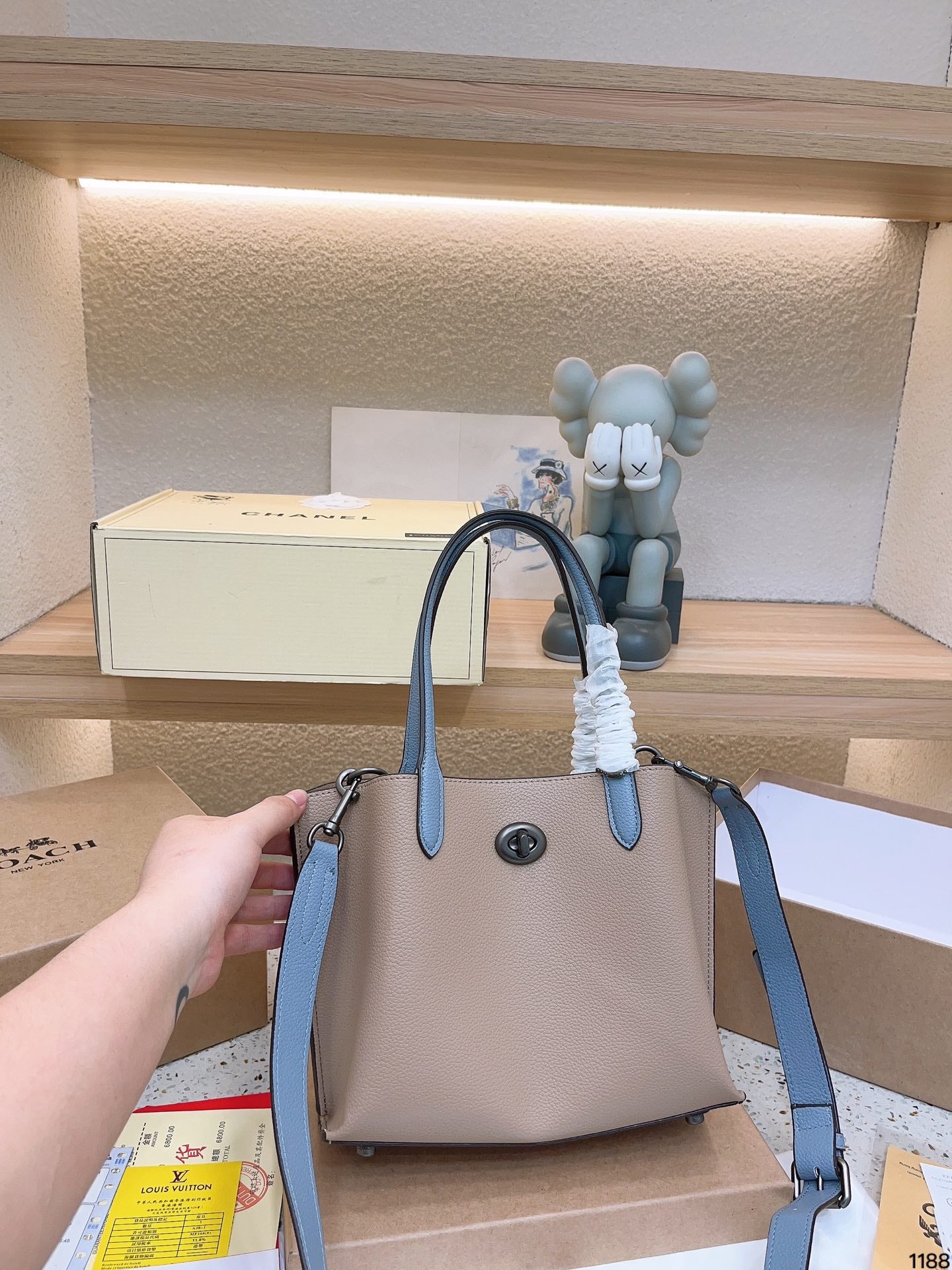 Co-BAG205