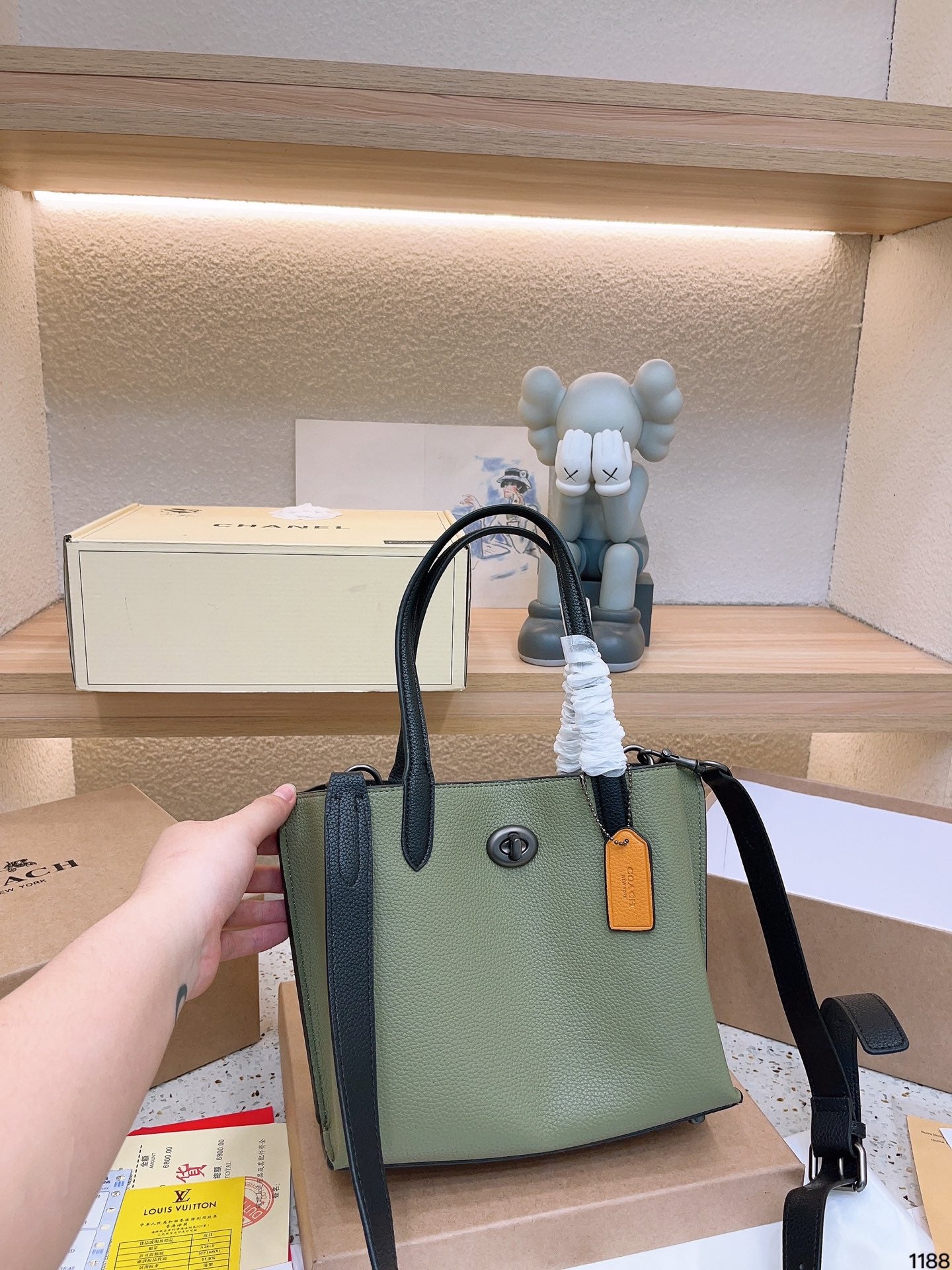 Co-BAG205