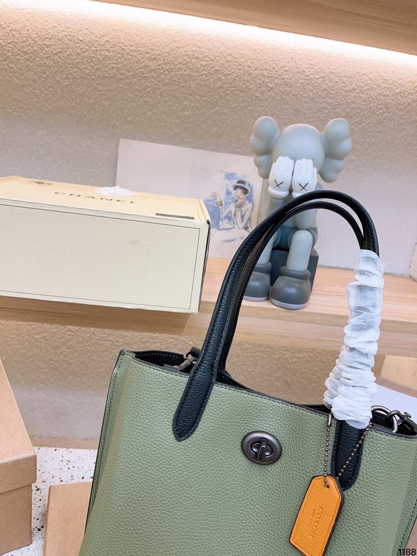 Co-BAG205