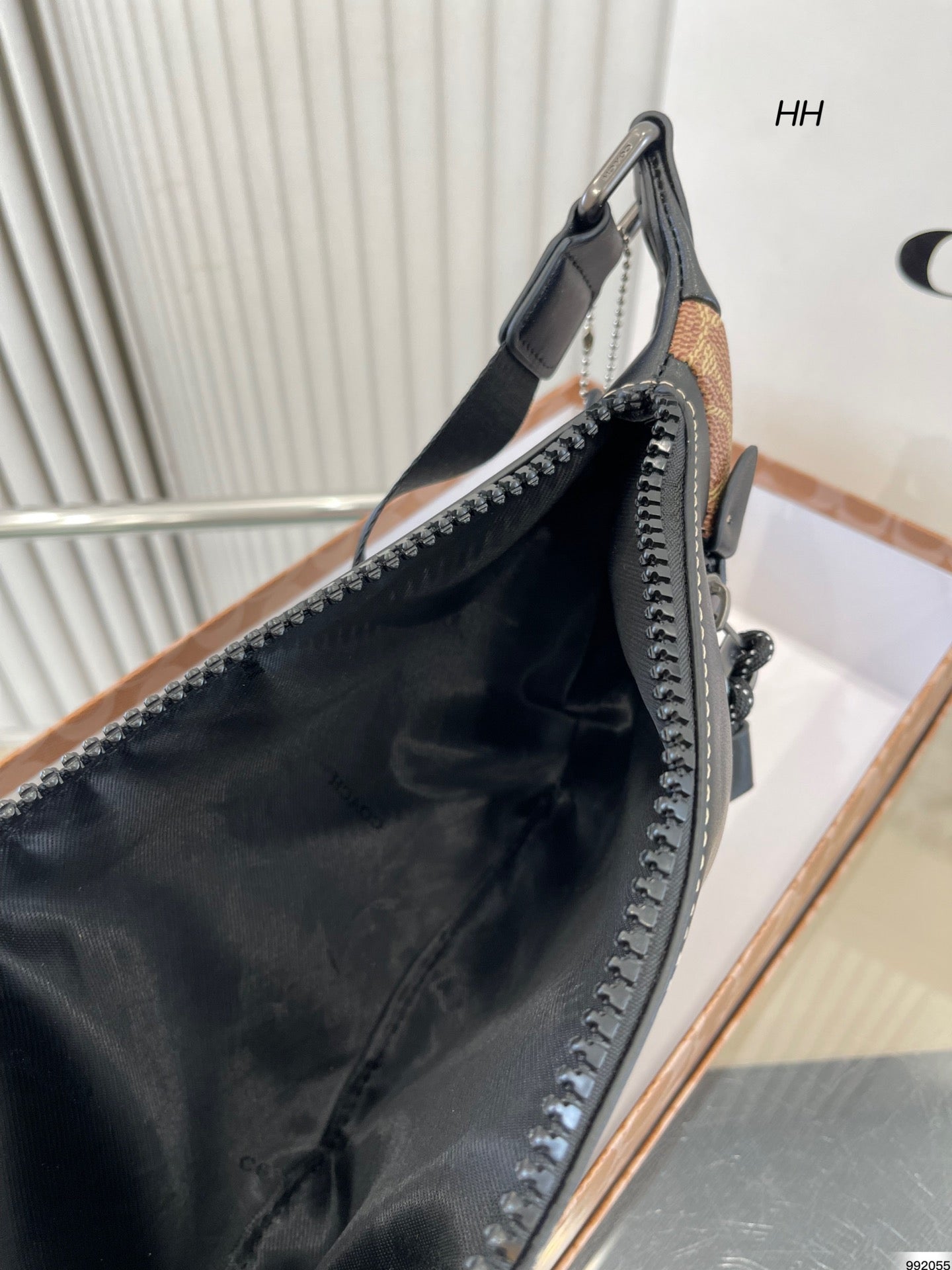 Co-BAG225