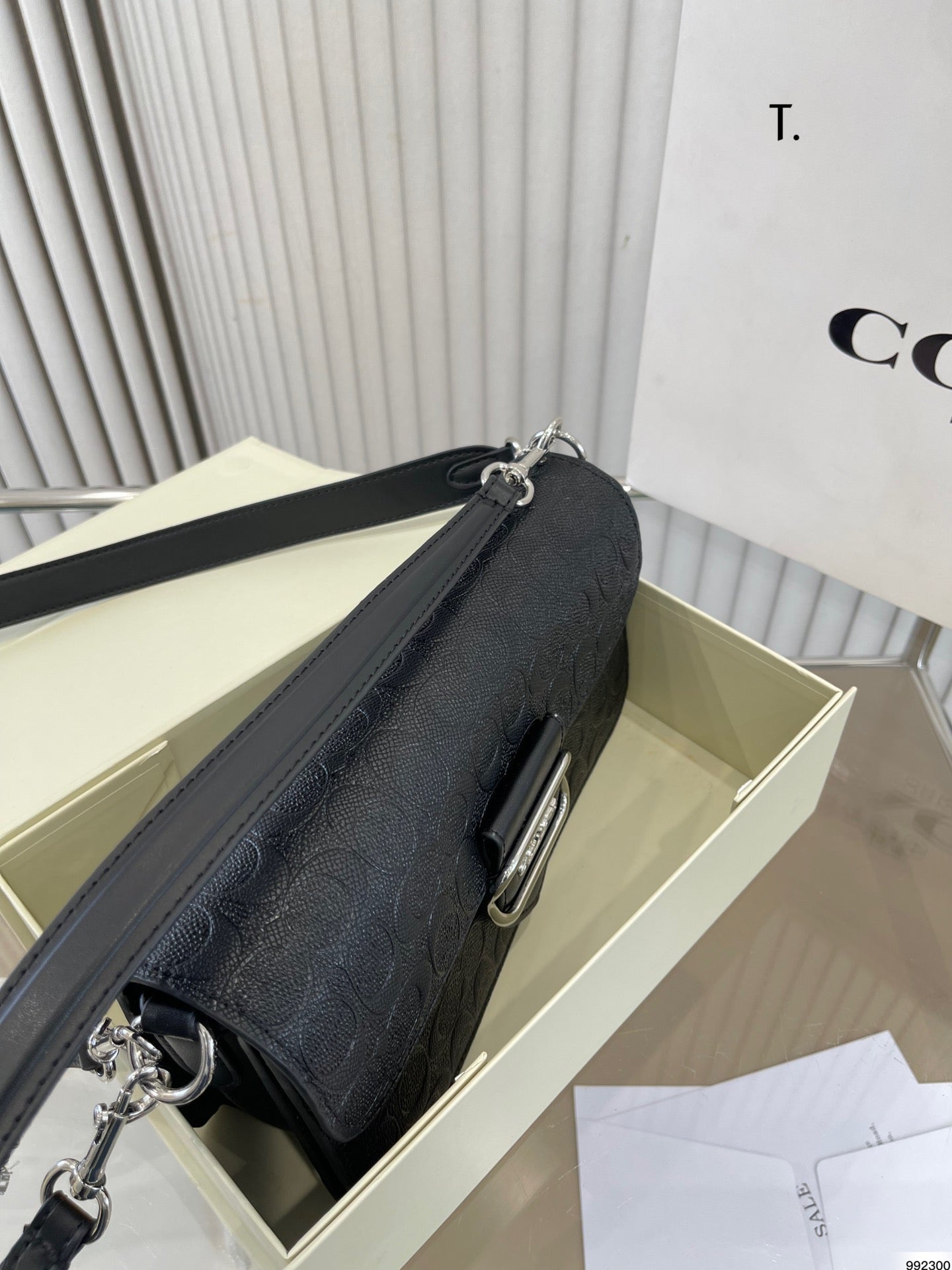 Co-BAG235