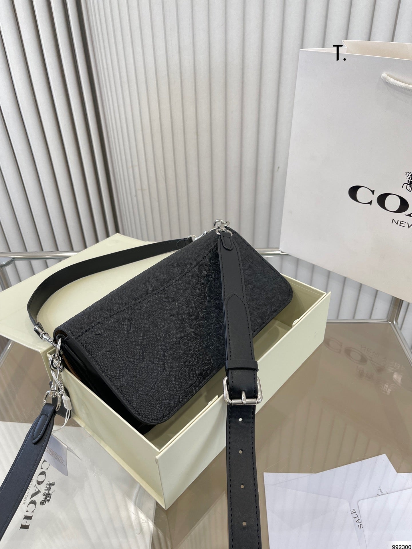 Co-BAG235