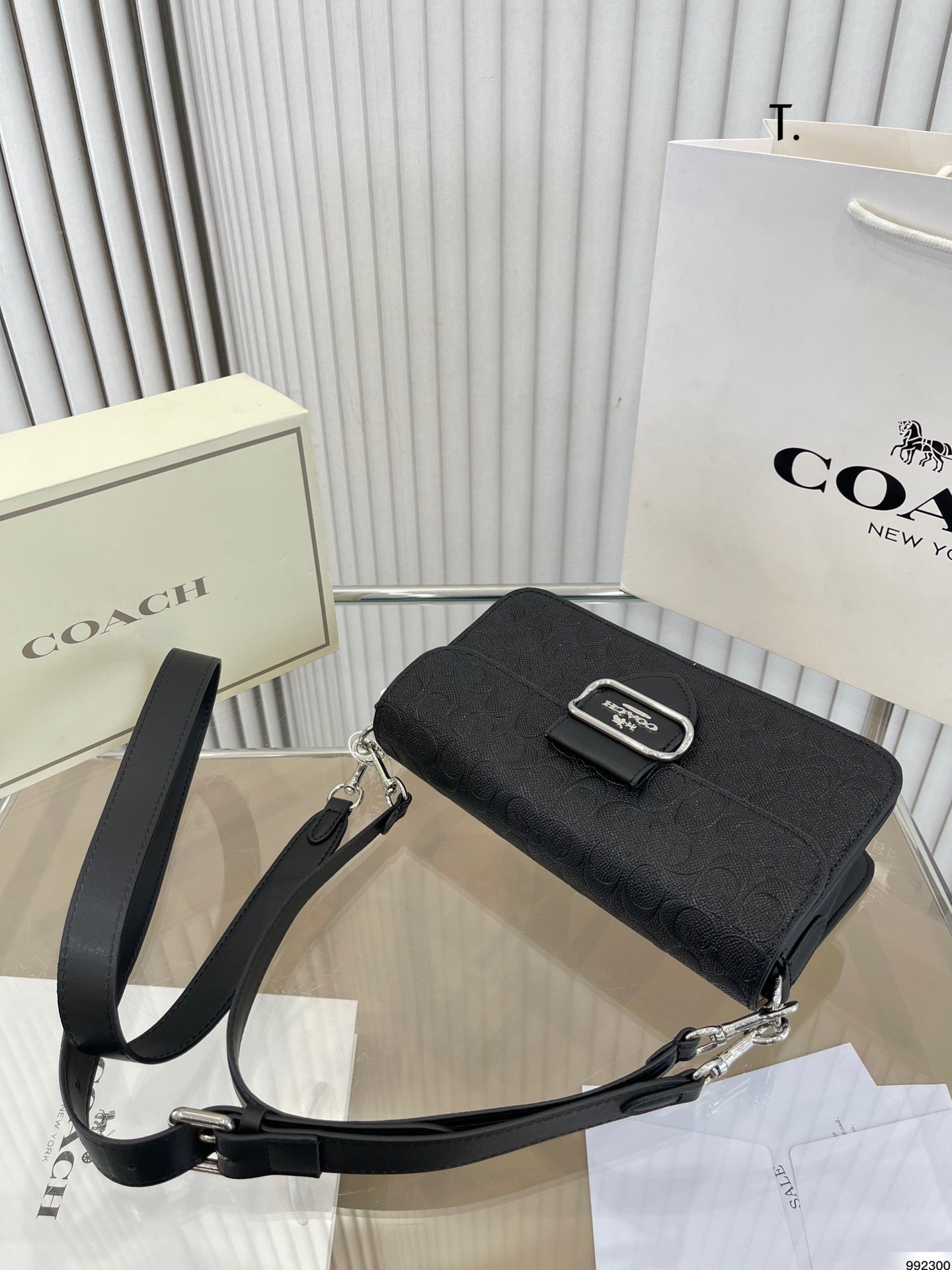 Co-BAG235