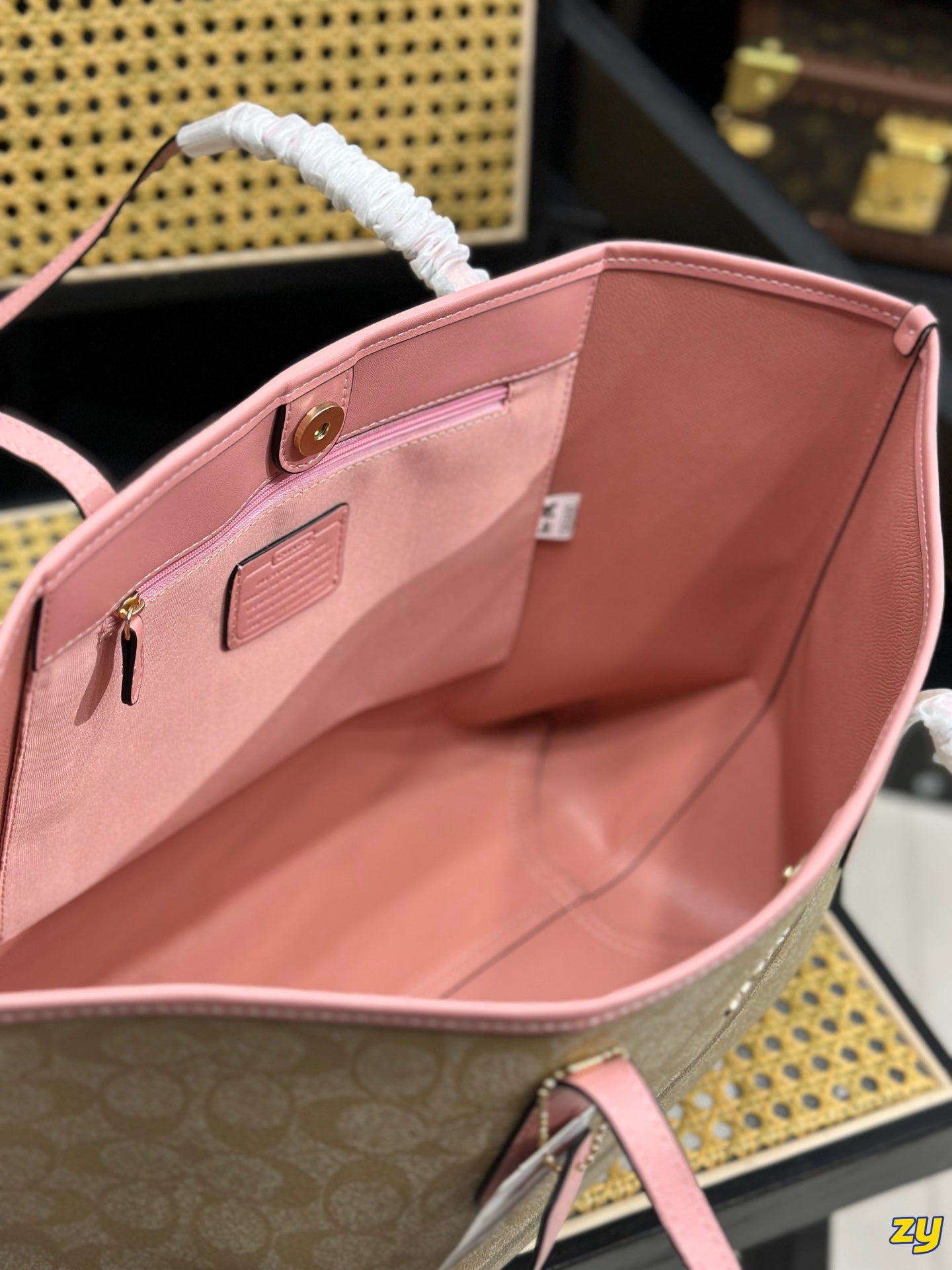 Co-BAG255