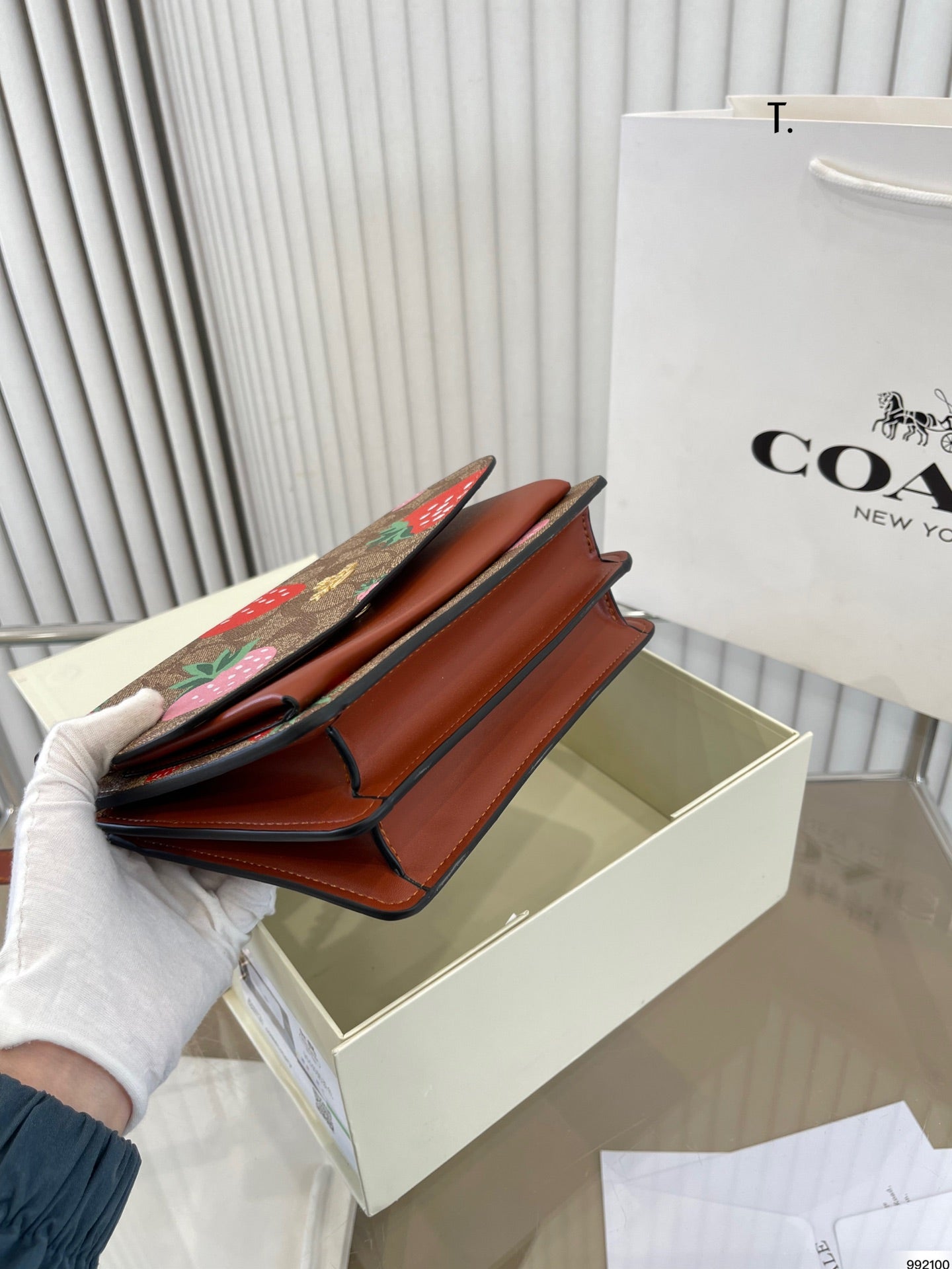 Co-BAG260