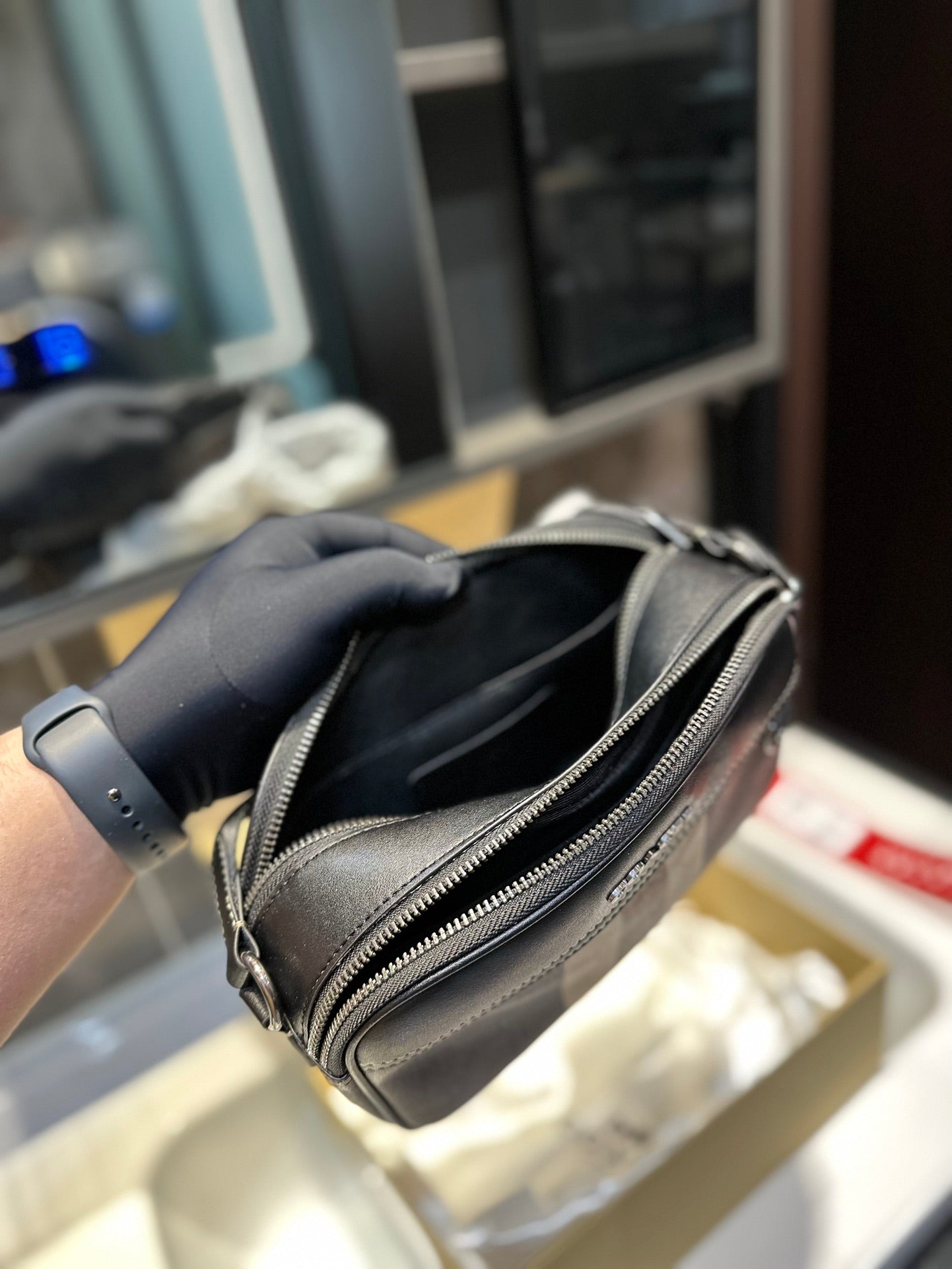 Co-BAG271