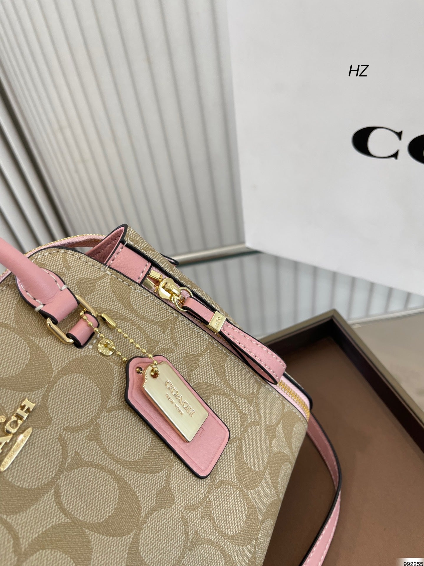 Co-BAG272