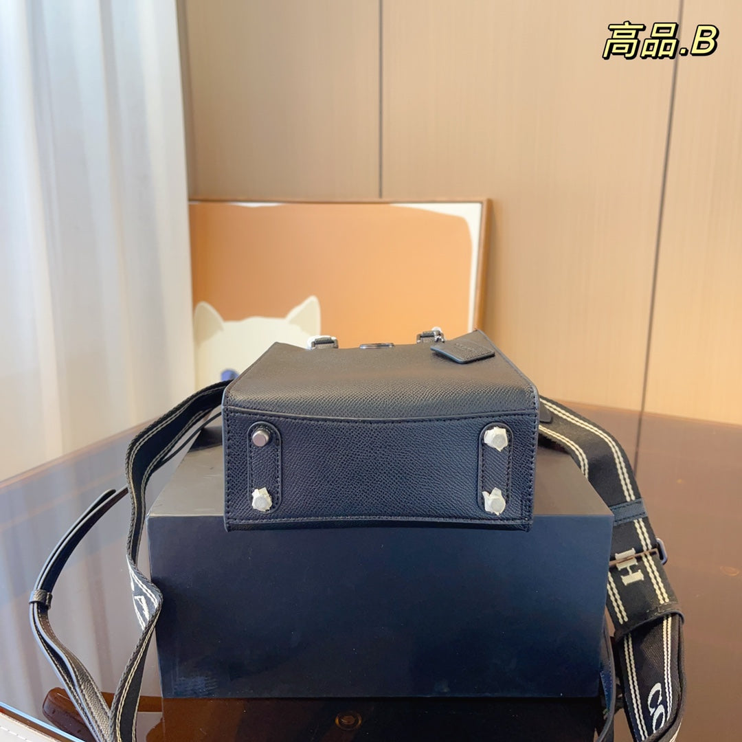 Co-BAG330