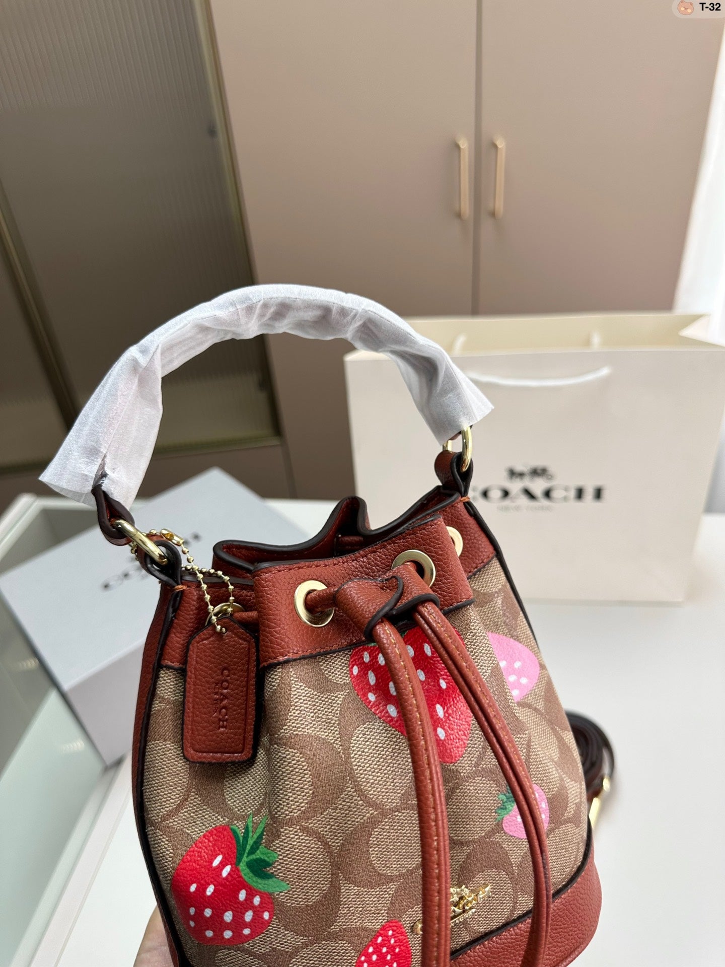 Co-BAG442