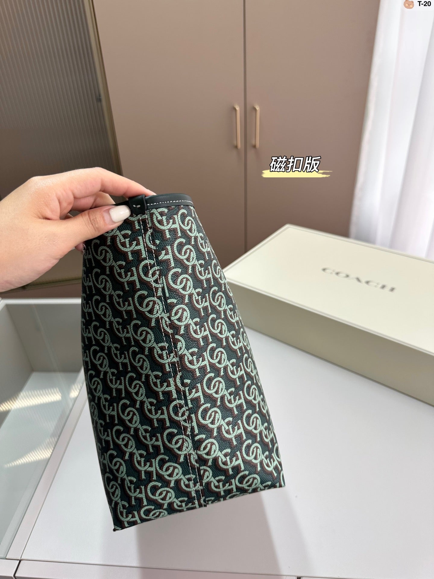 Co-BAG444