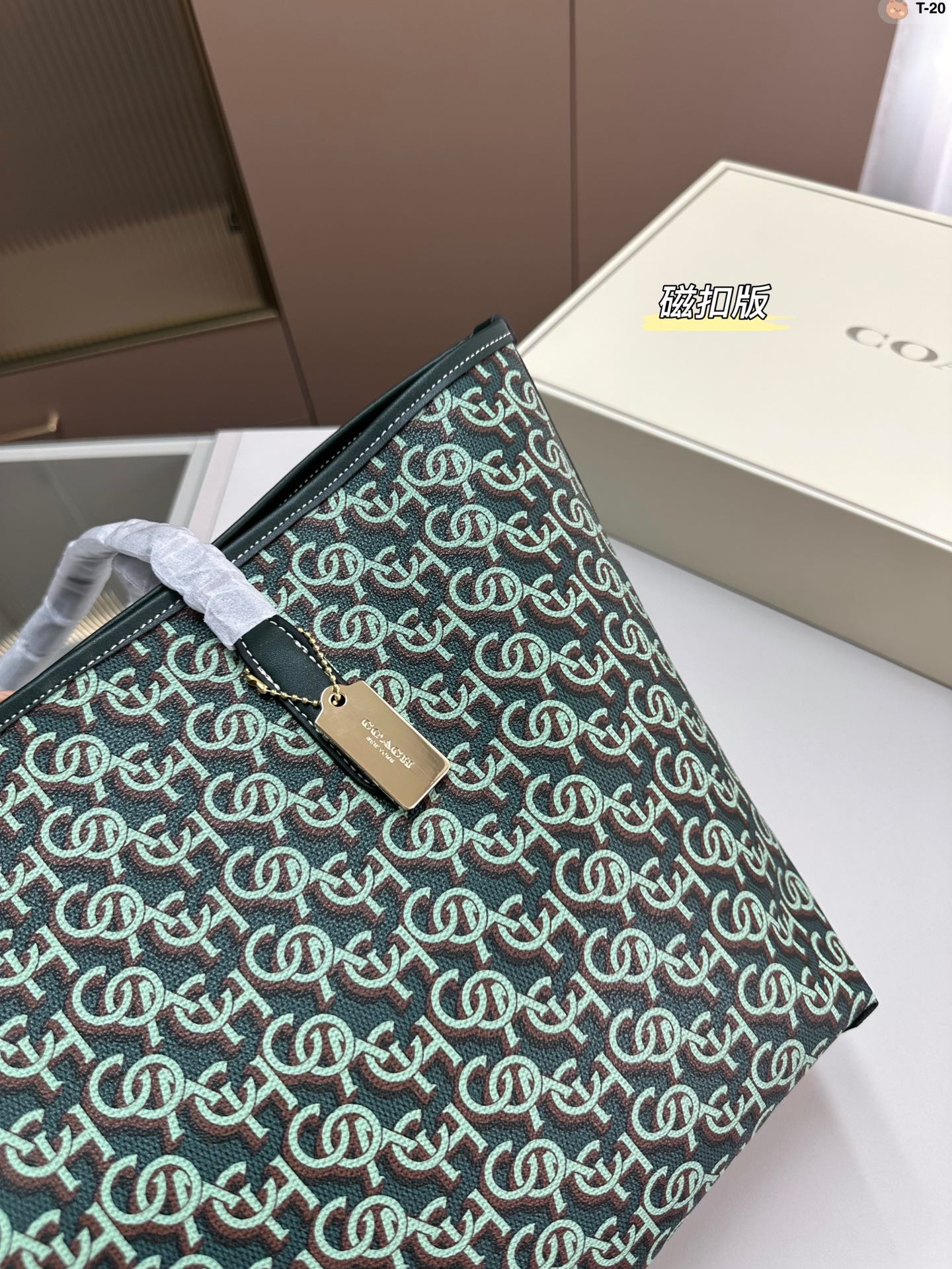 Co-BAG444