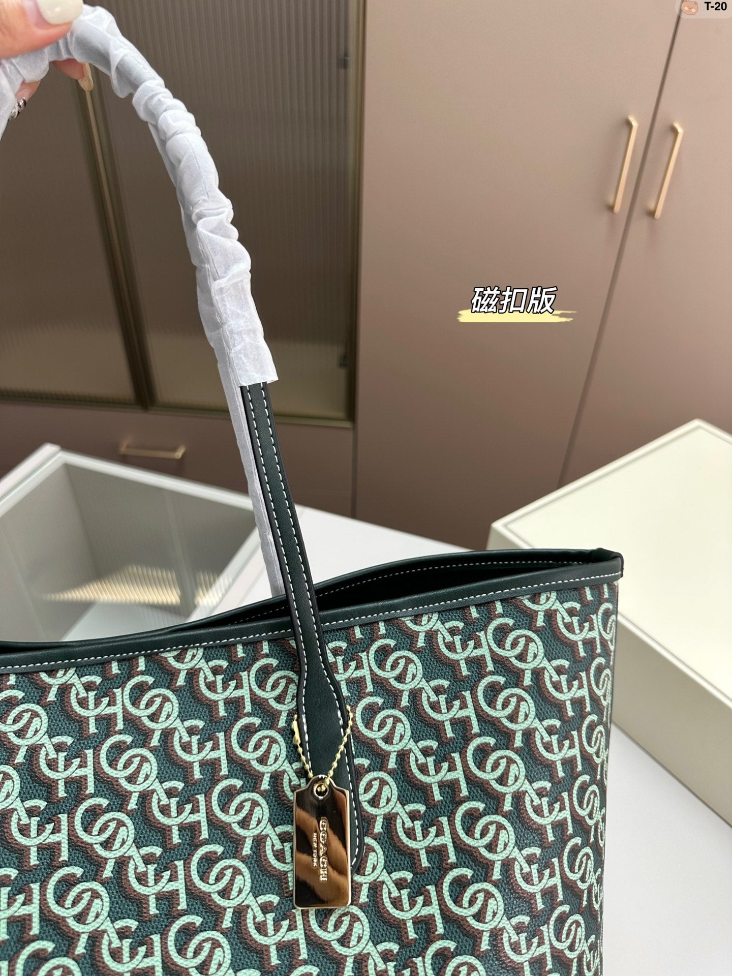 Co-BAG444