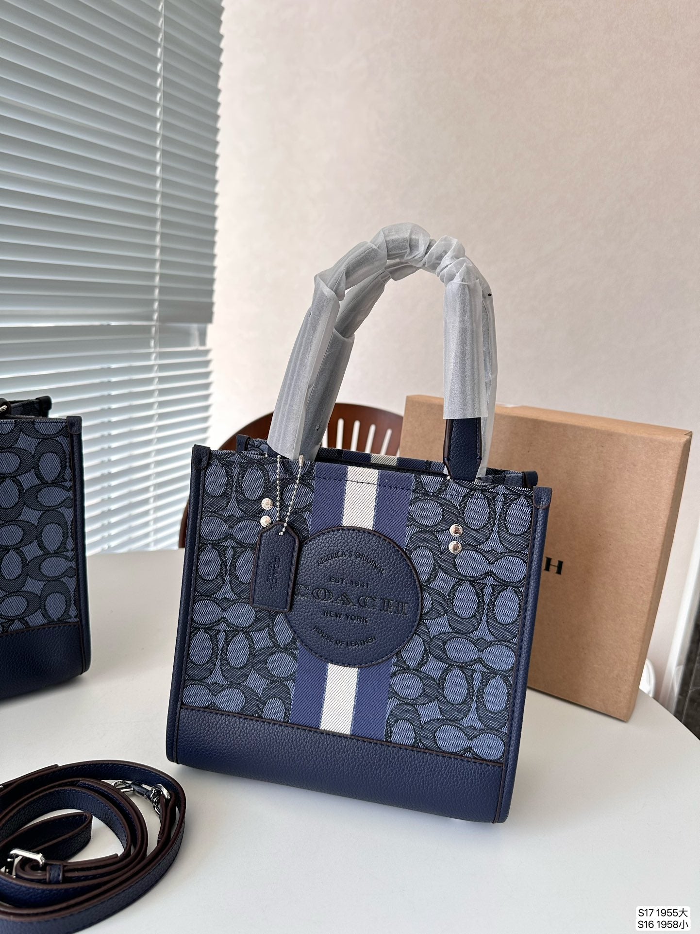 Co-BAG157