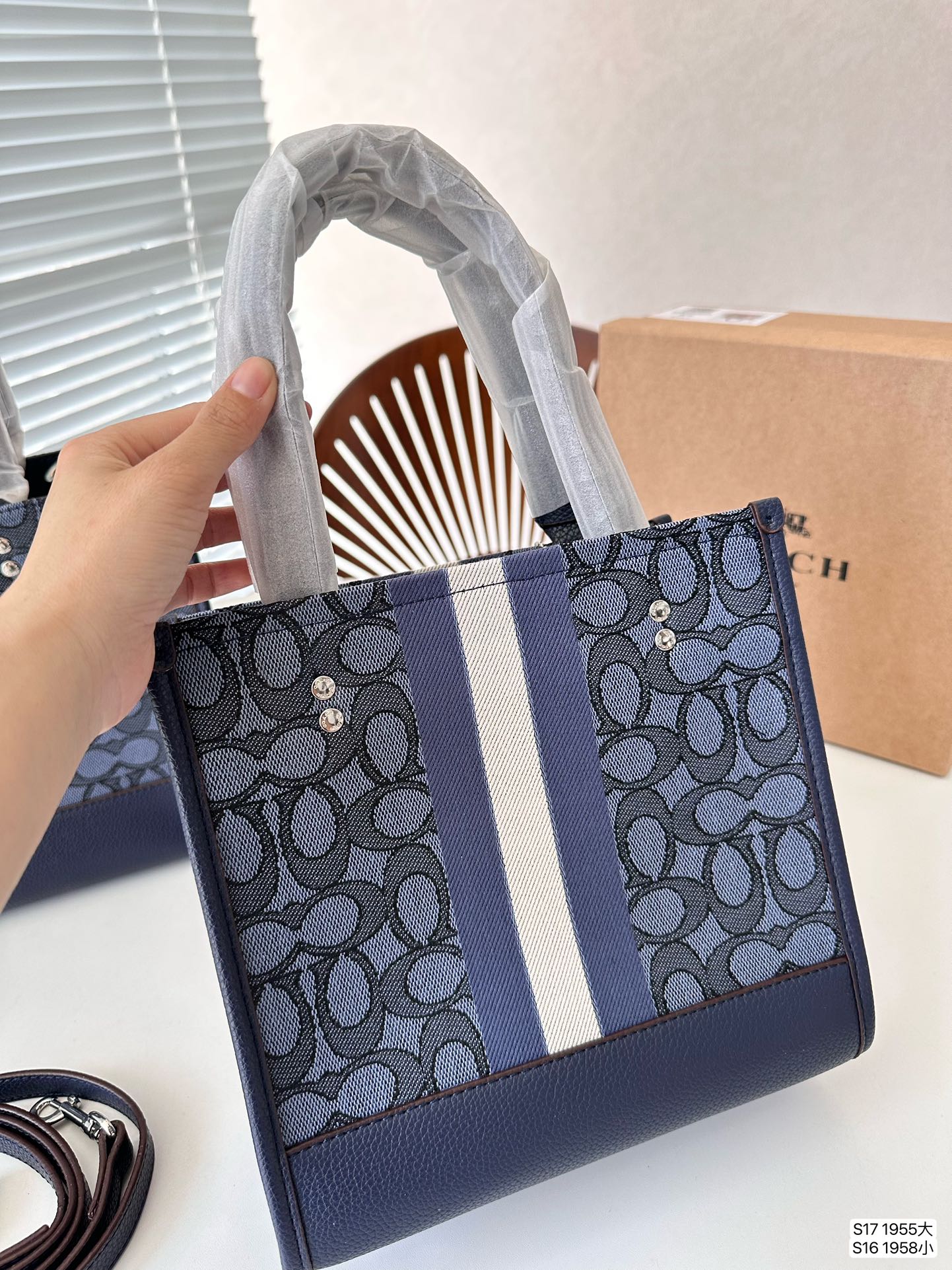 Co-BAG157