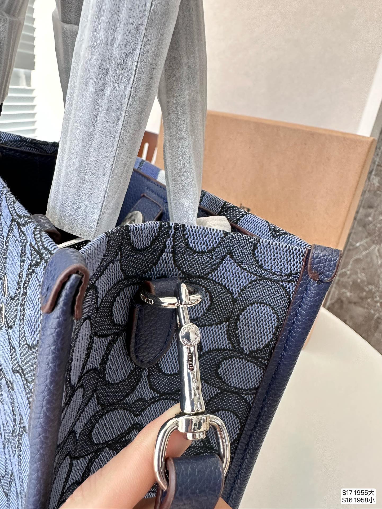 Co-BAG157