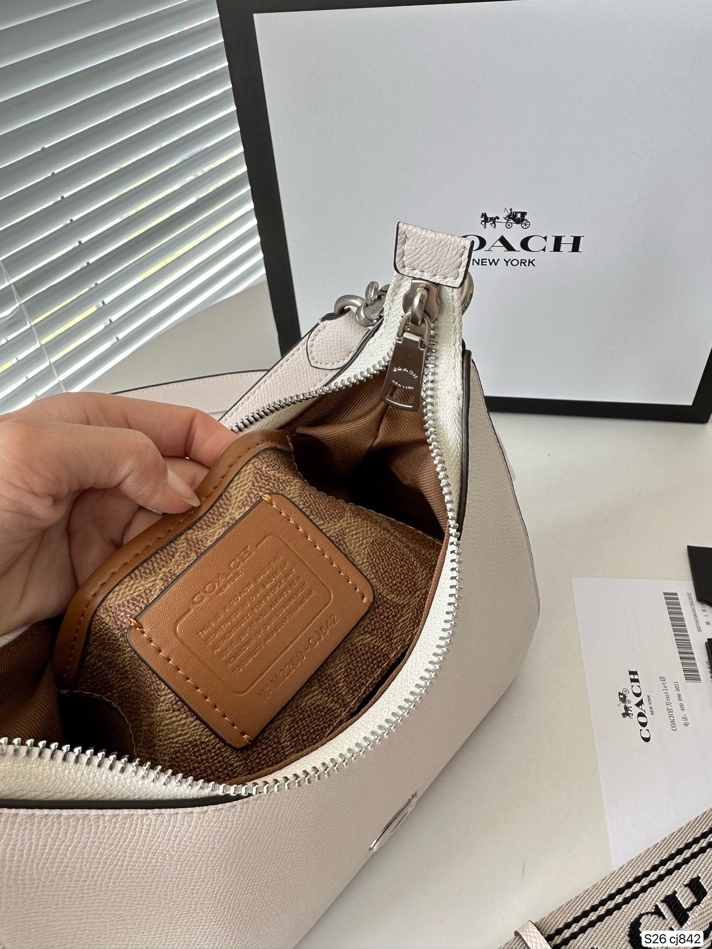 Co-BAG527