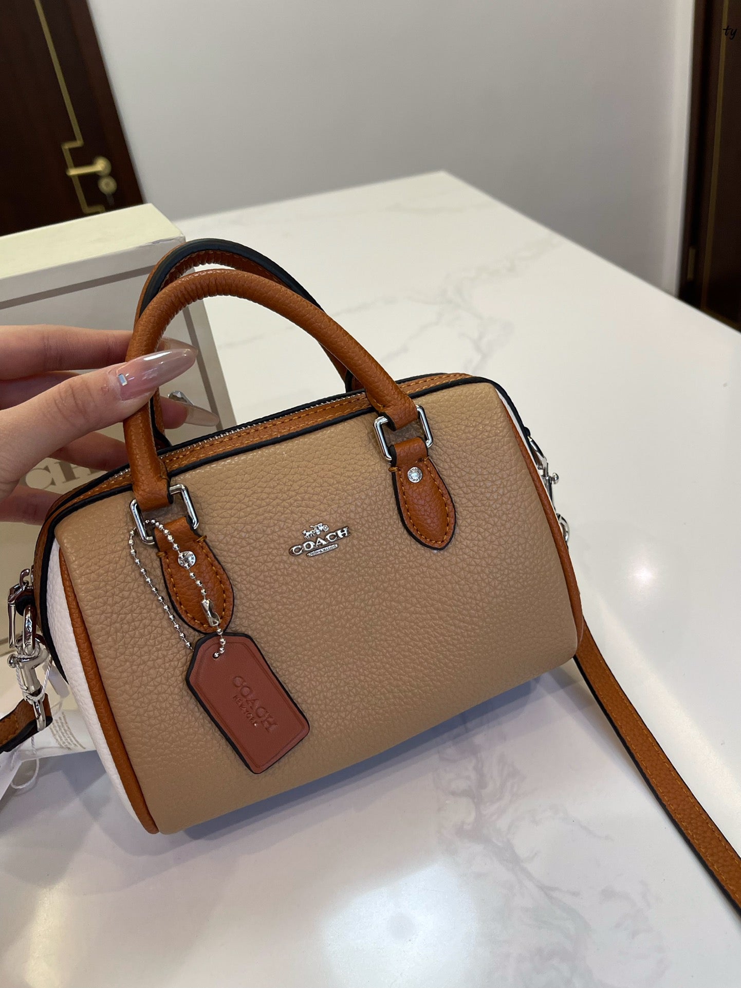 Co-BAG559
