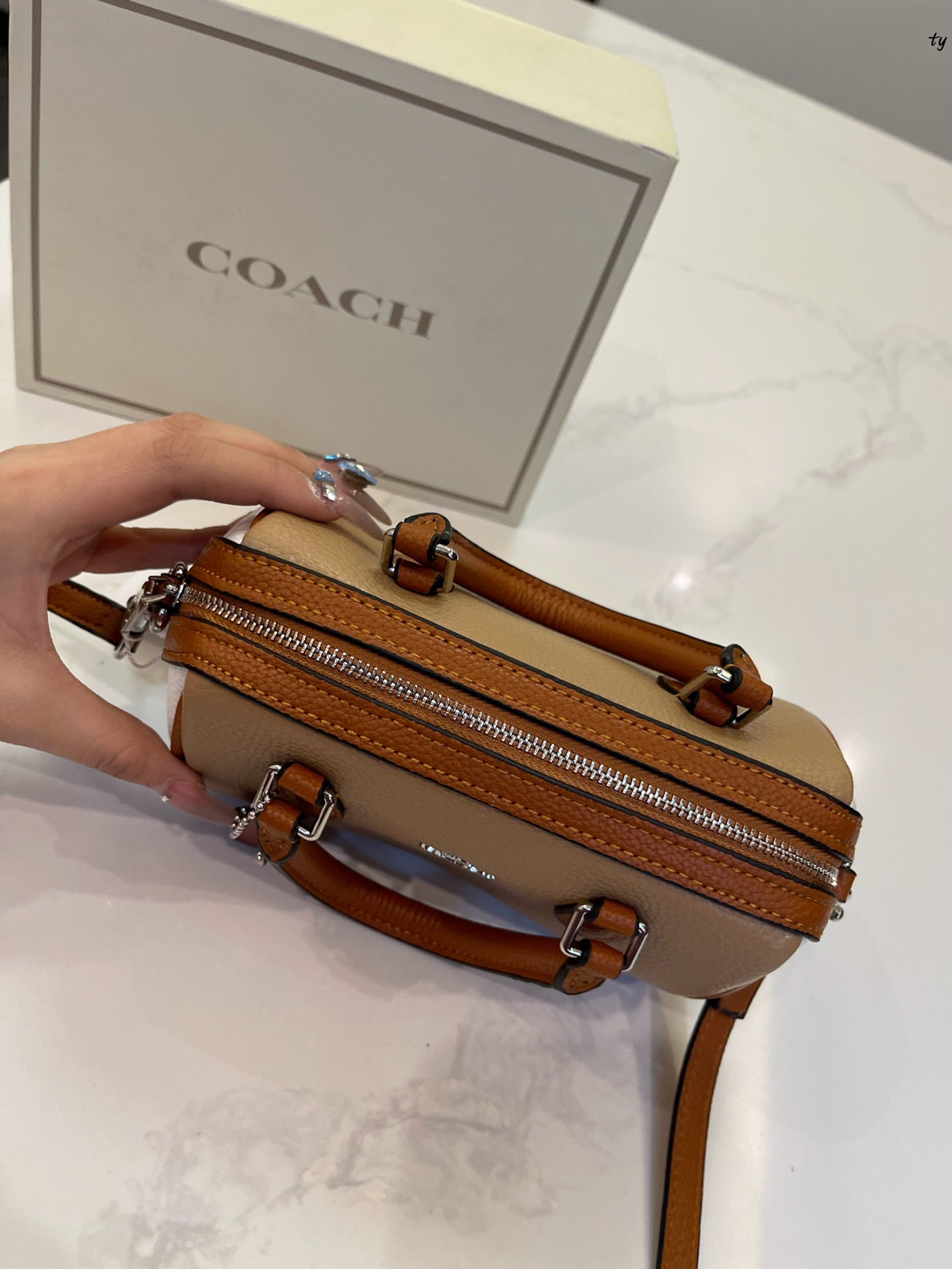 Co-BAG559