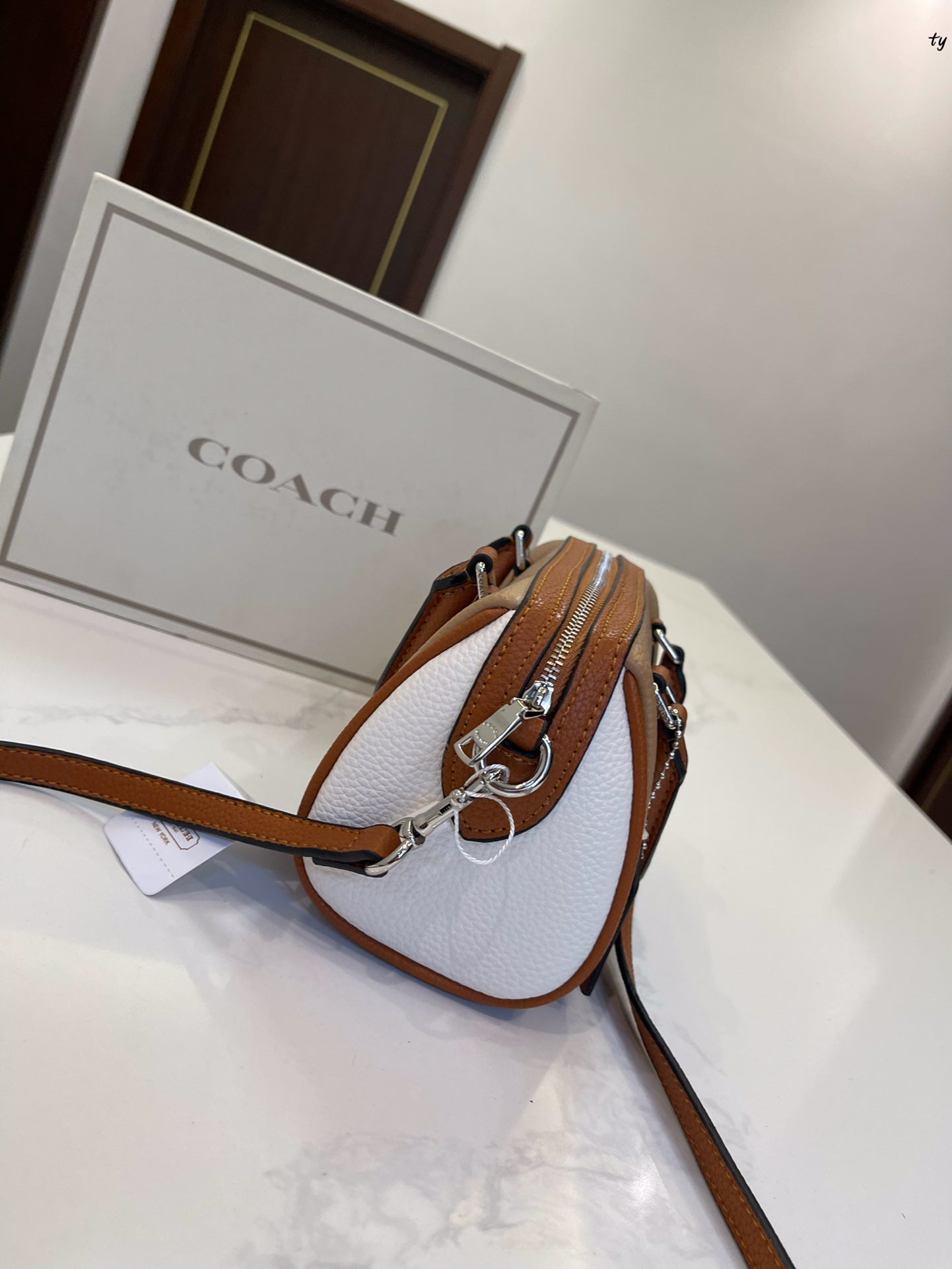 Co-BAG559
