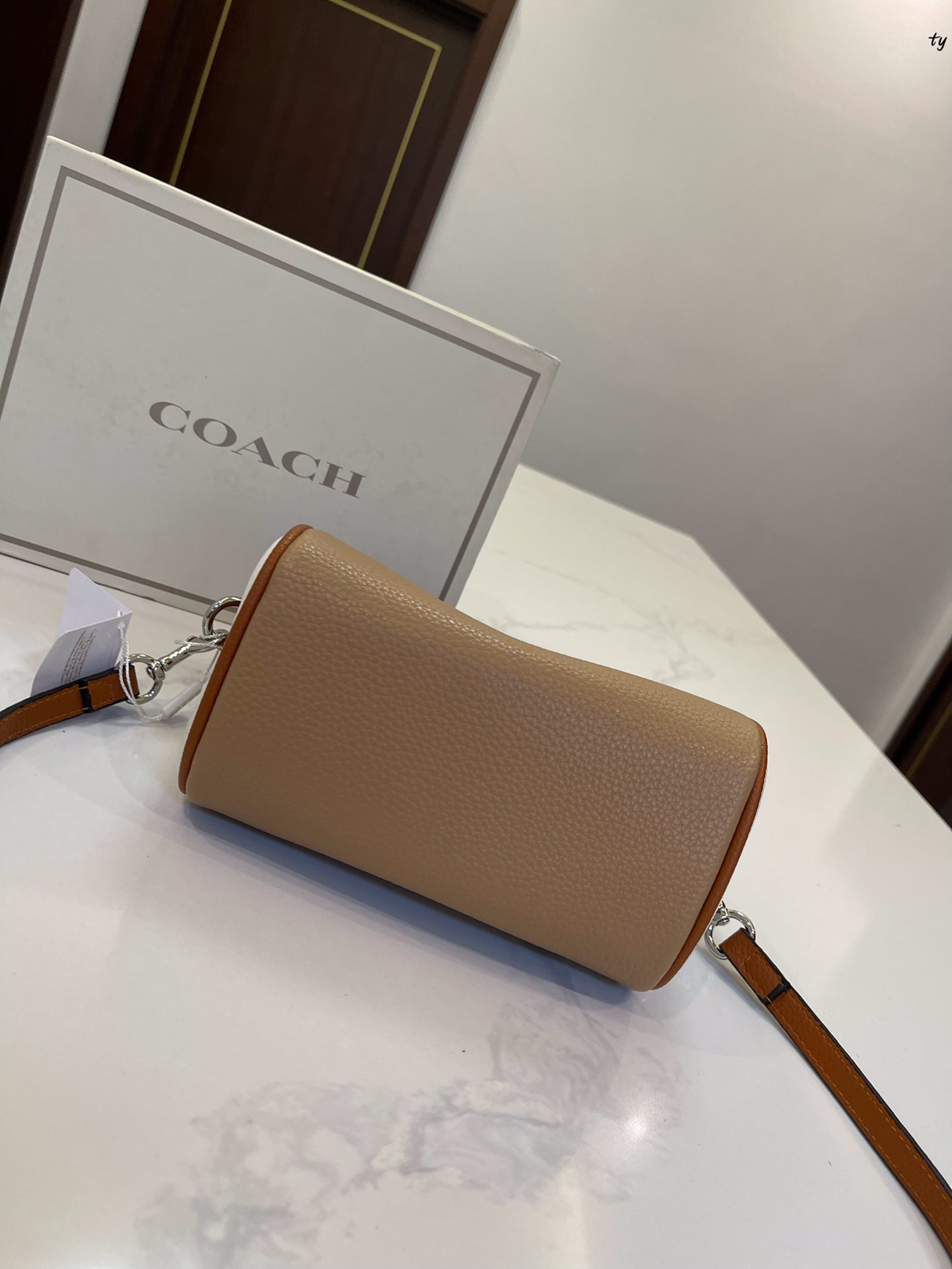 Co-BAG559