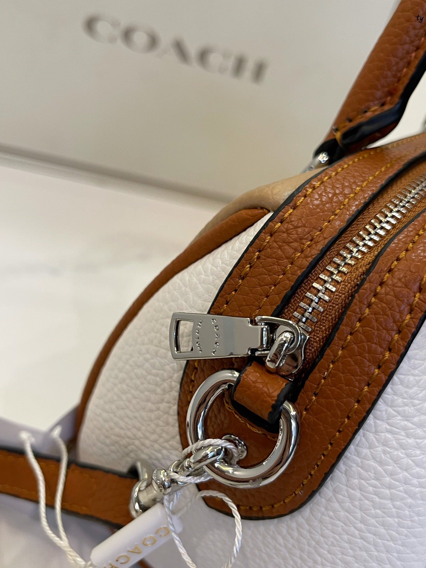 Co-BAG559