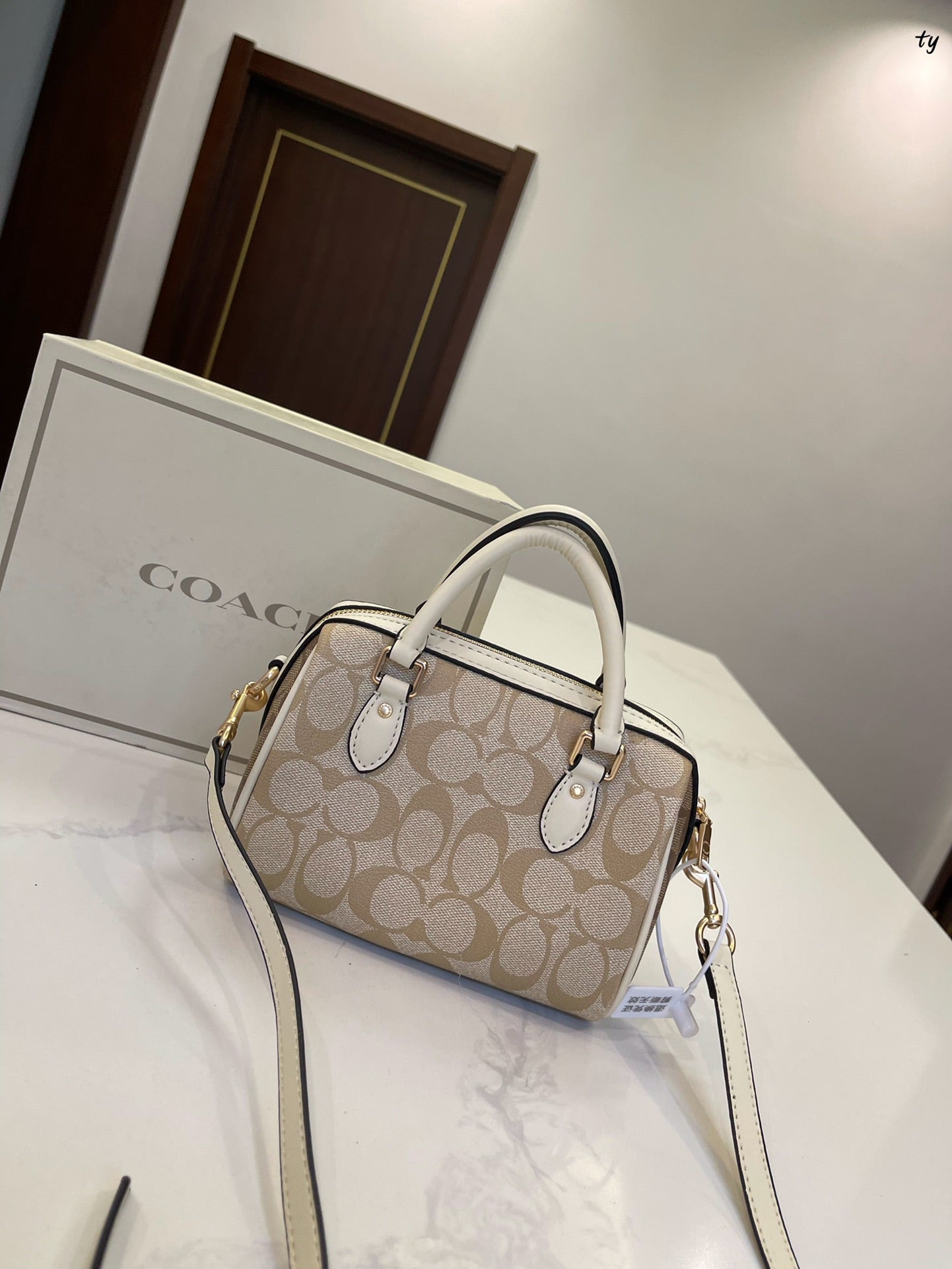 Co-BAG559