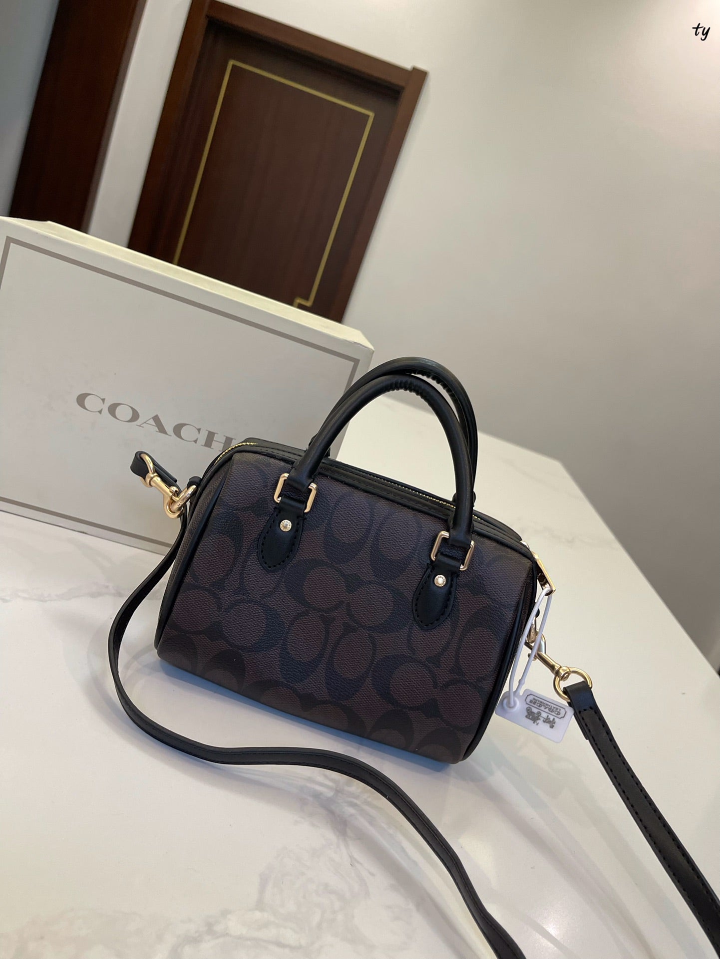 Co-BAG559