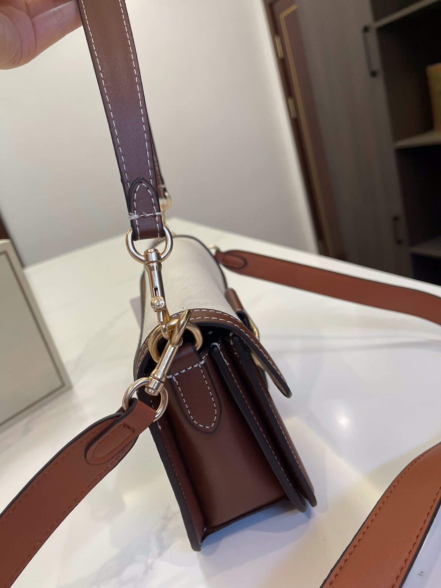 Co-BAG560