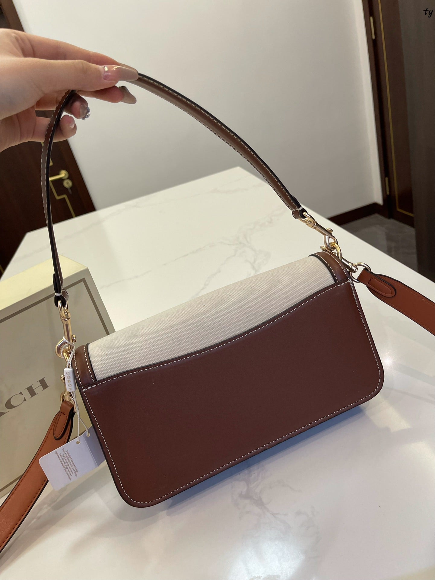 Co-BAG560