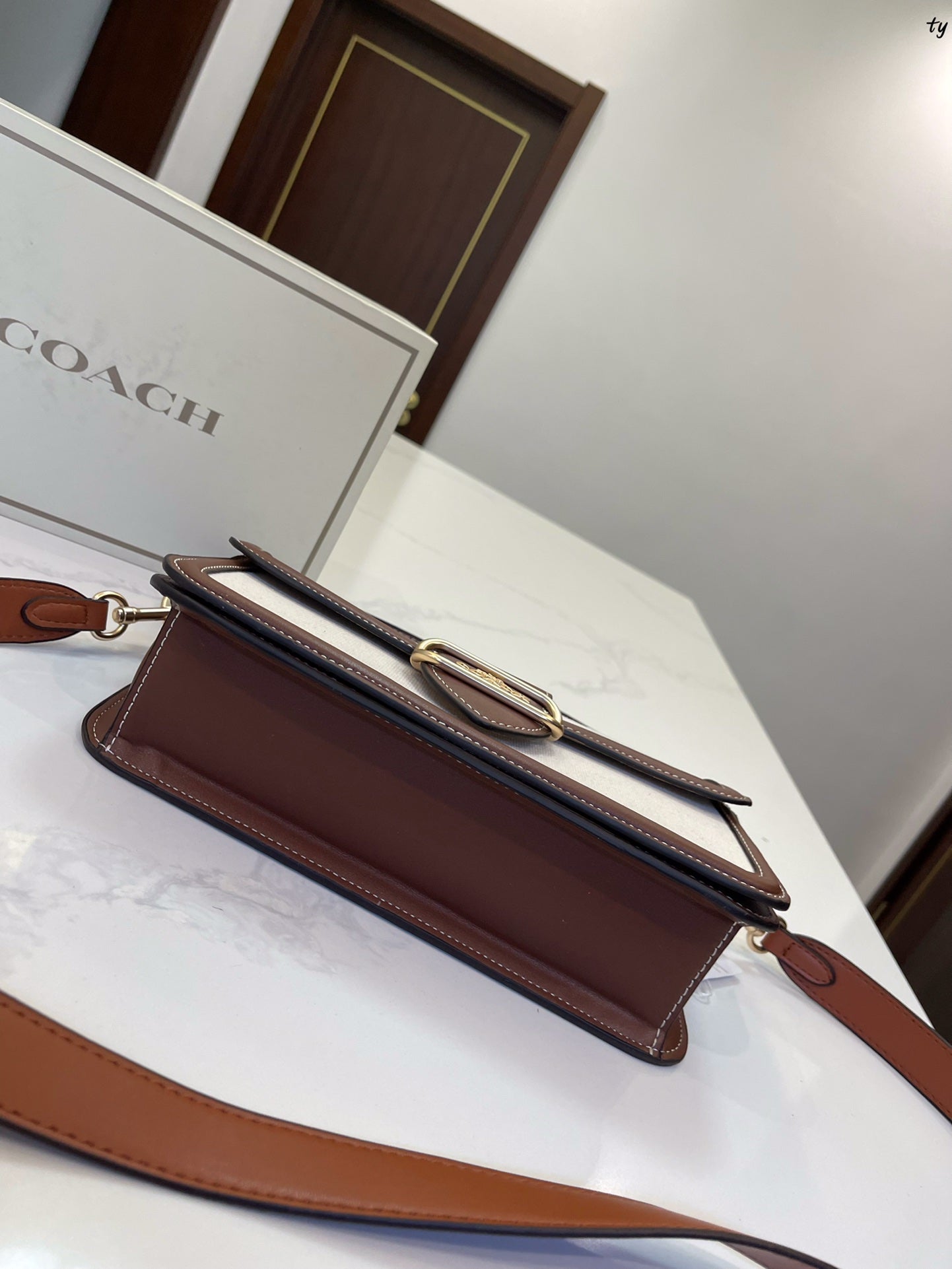 Co-BAG560