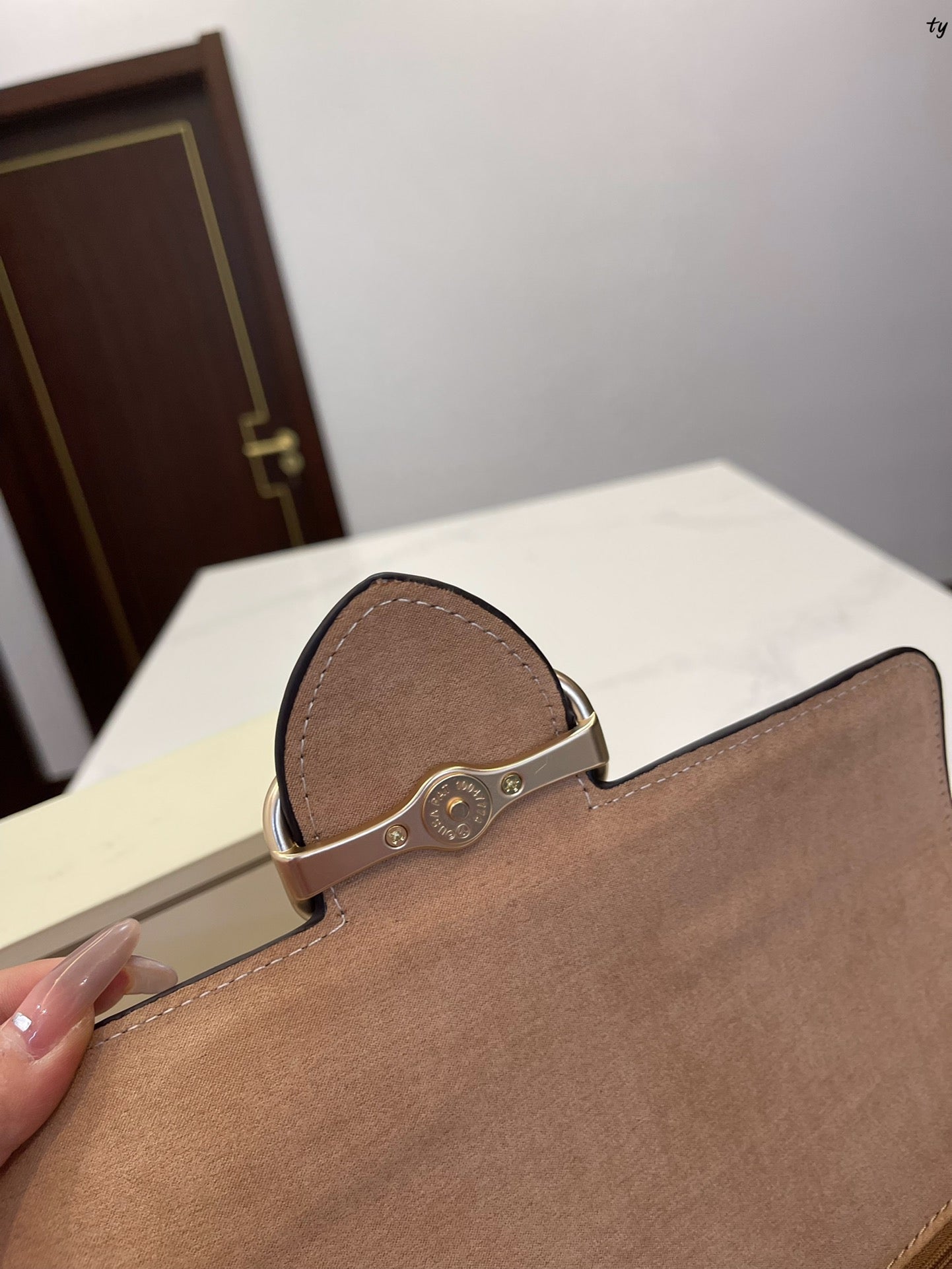 Co-BAG560