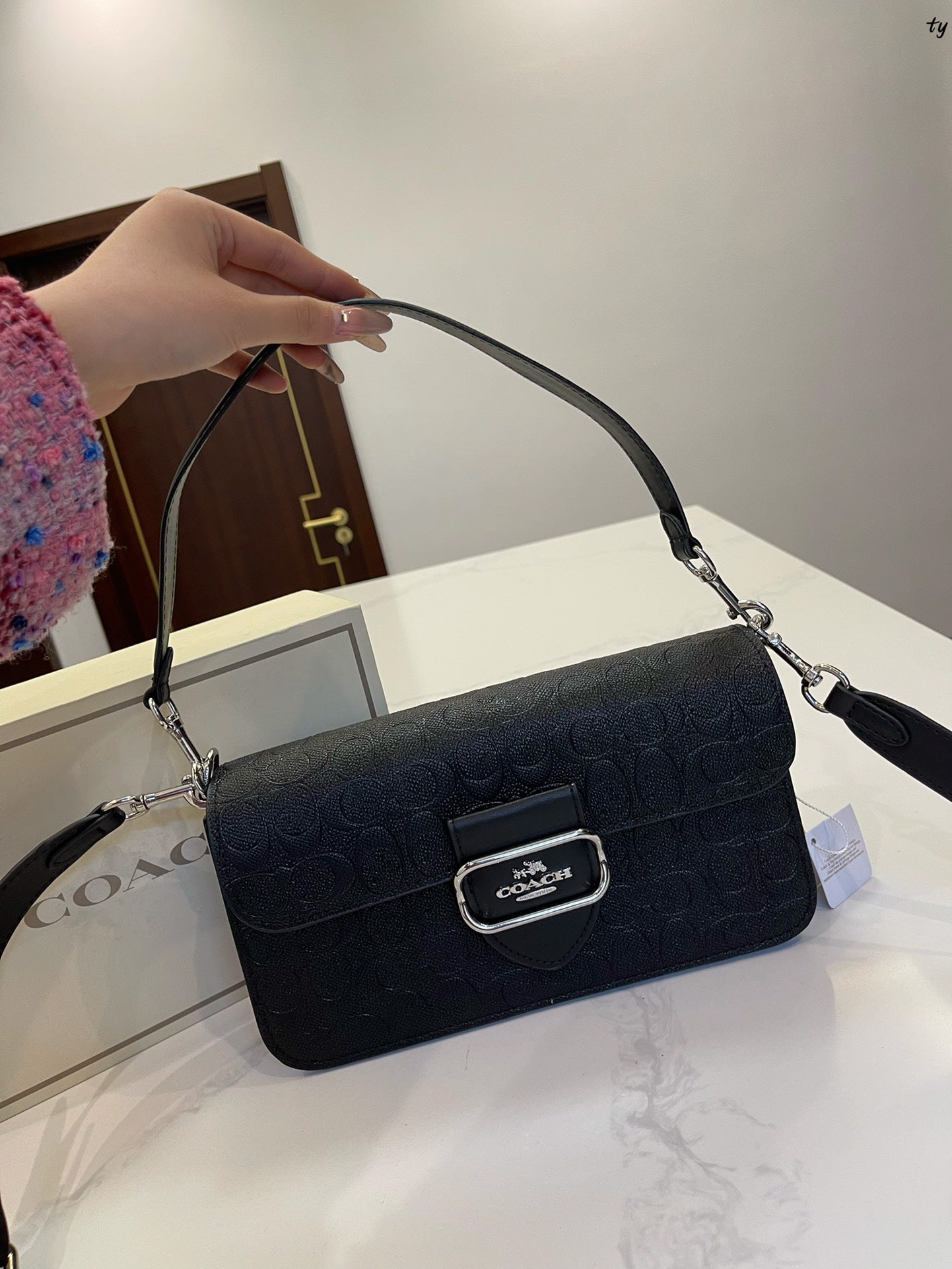 Co-BAG560