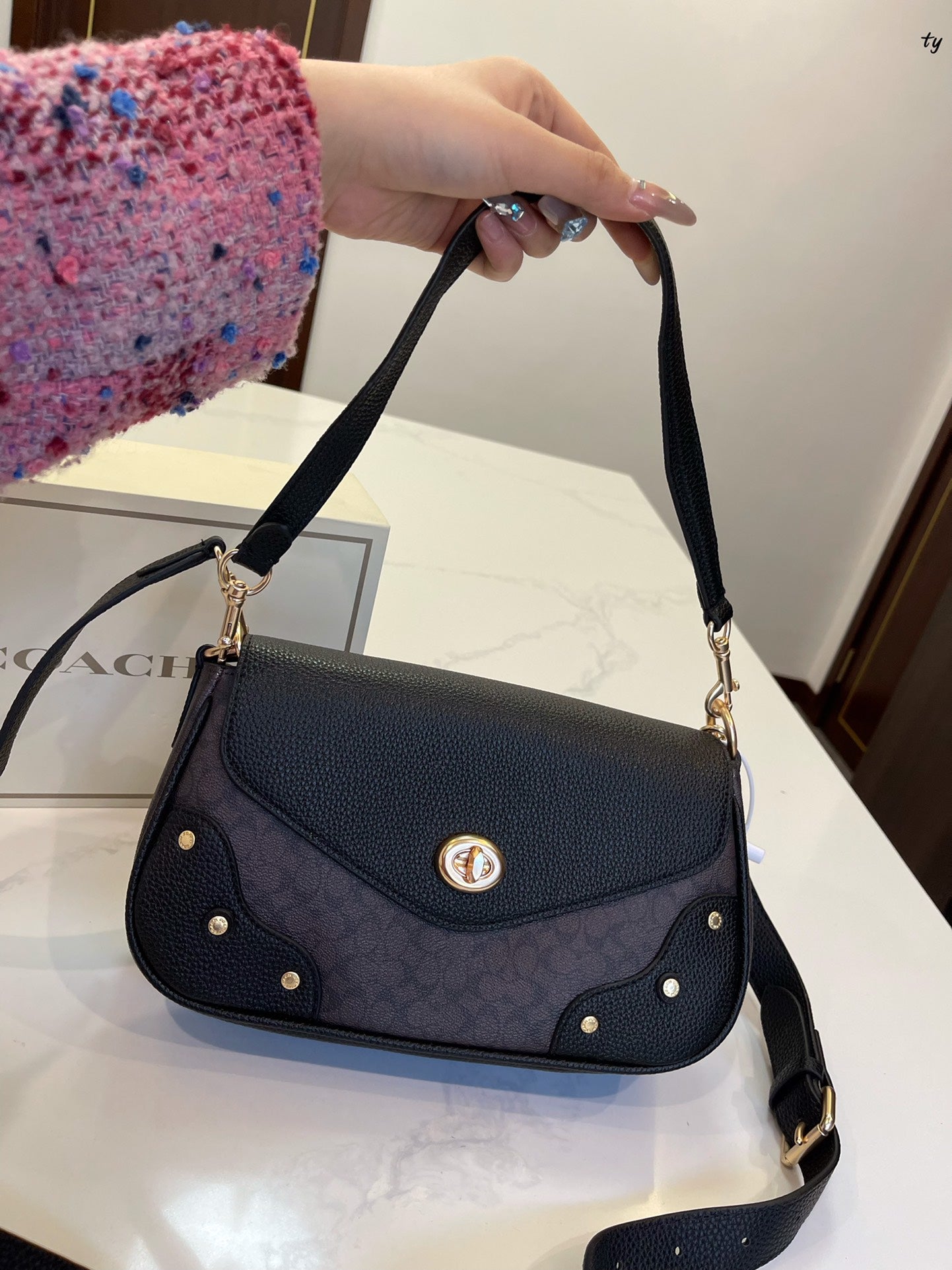 Co-BAG562