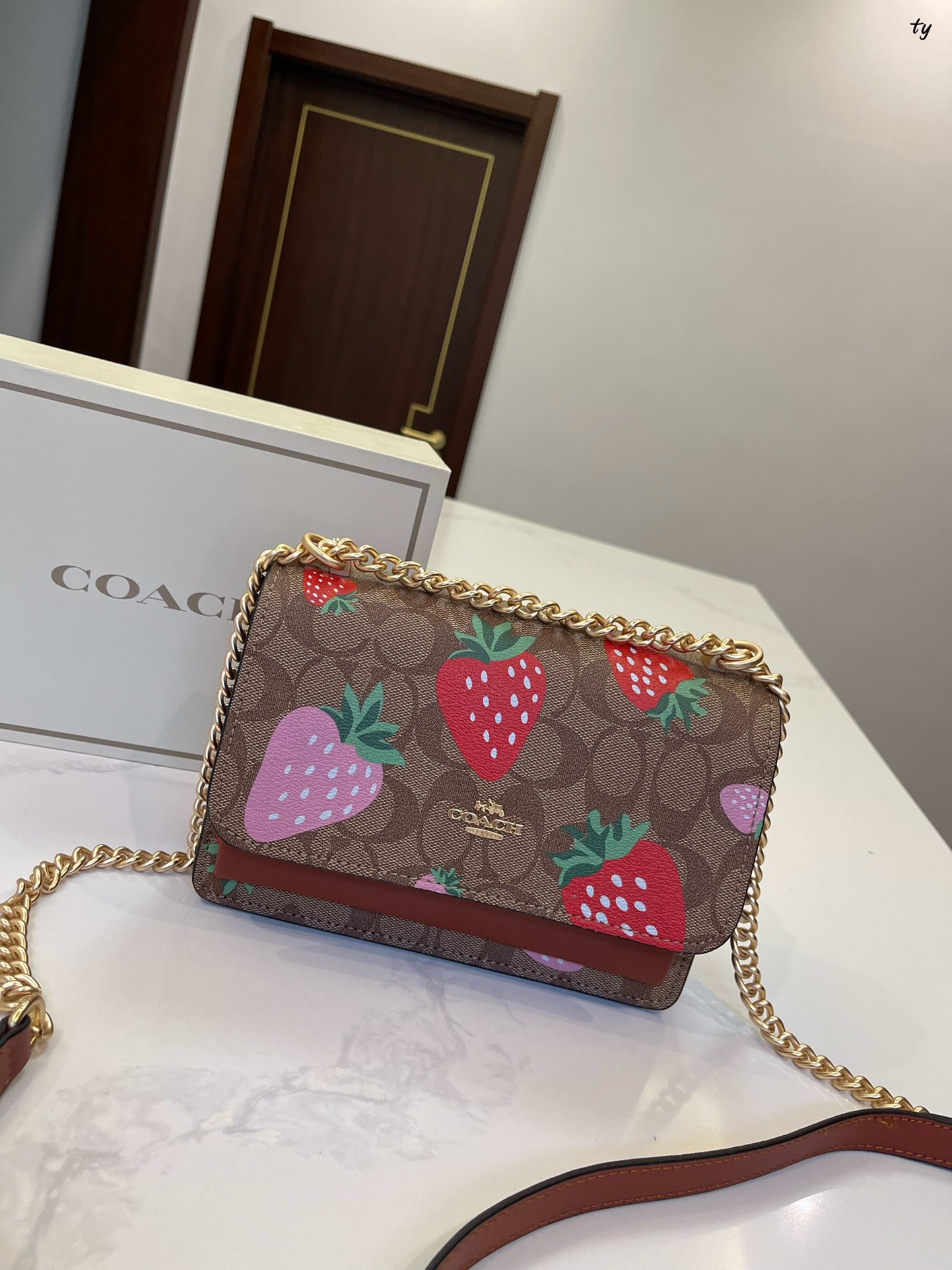 Co-BAG564