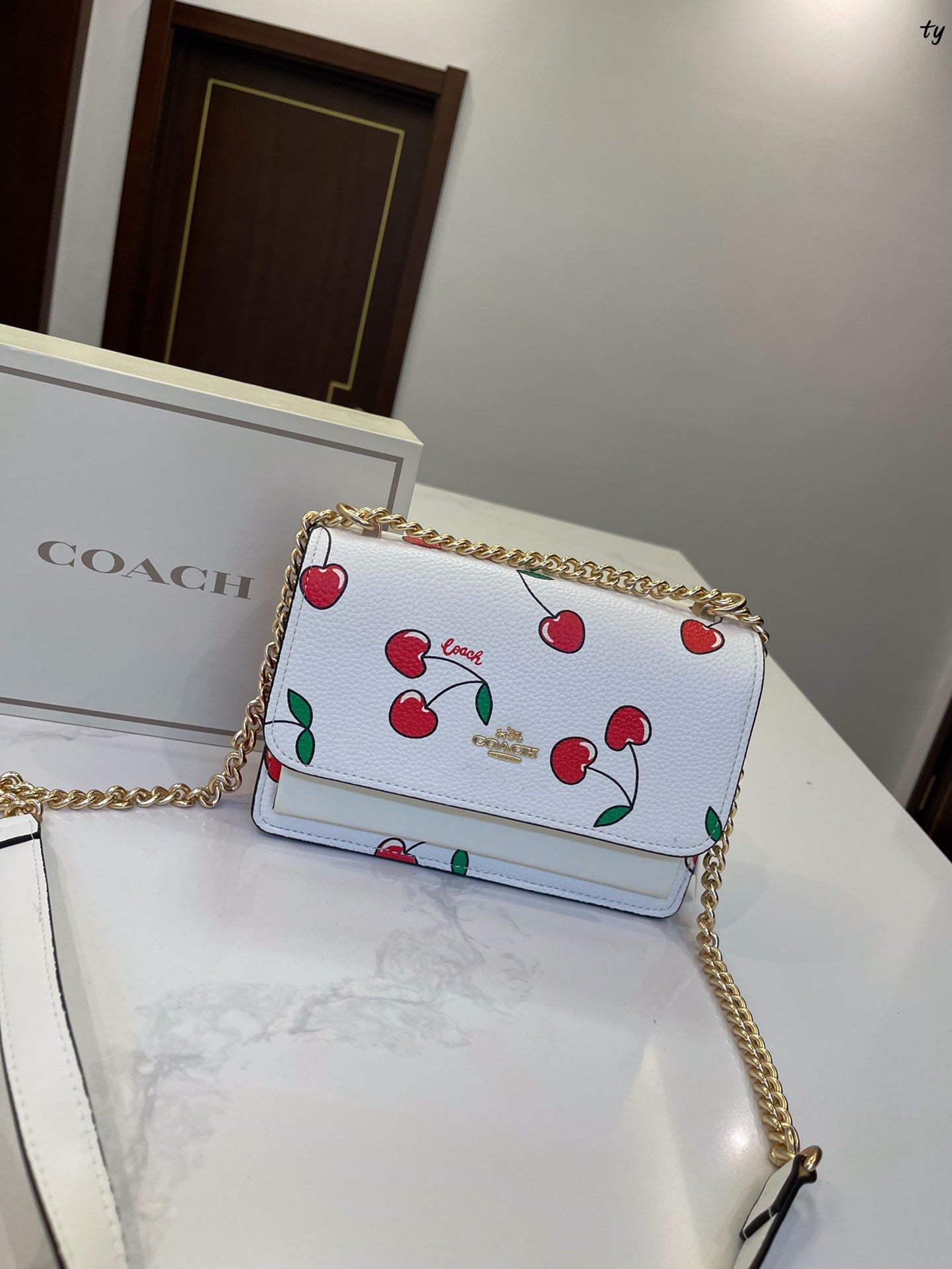 Co-BAG564