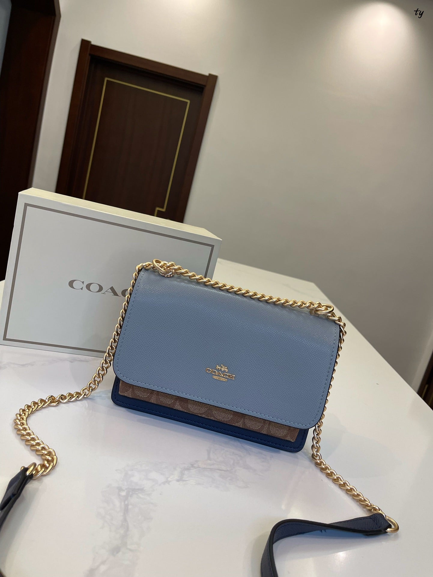 Co-BAG564